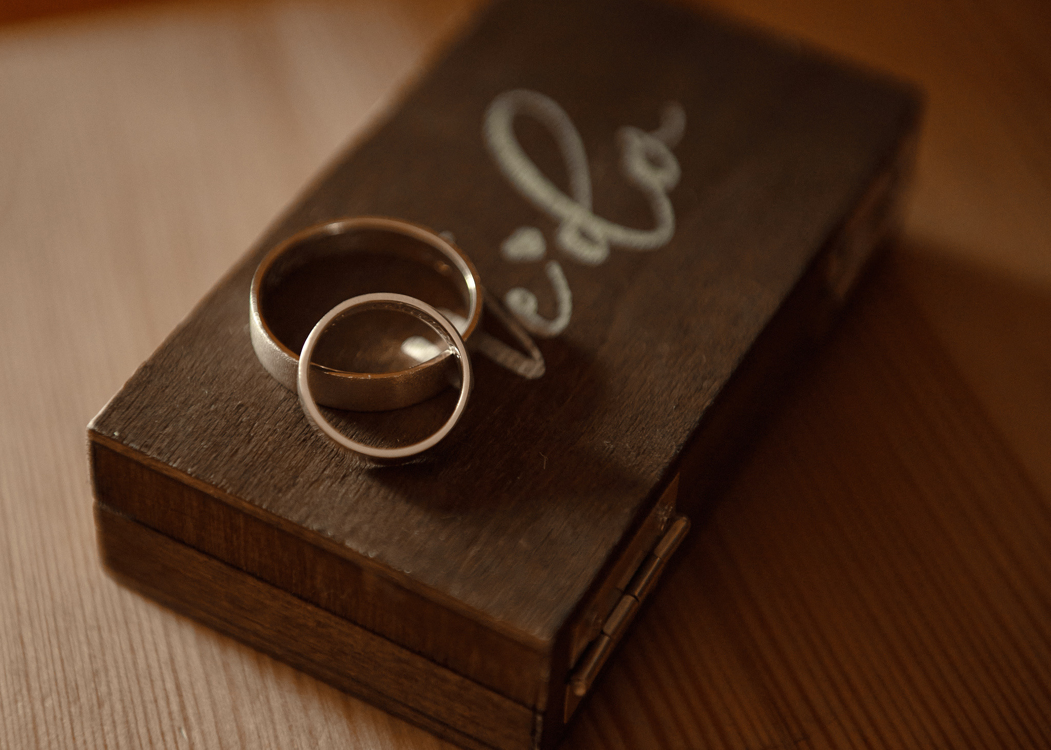 Wedding in mountains. Calgary wedding photographer. Andrii Bielikov