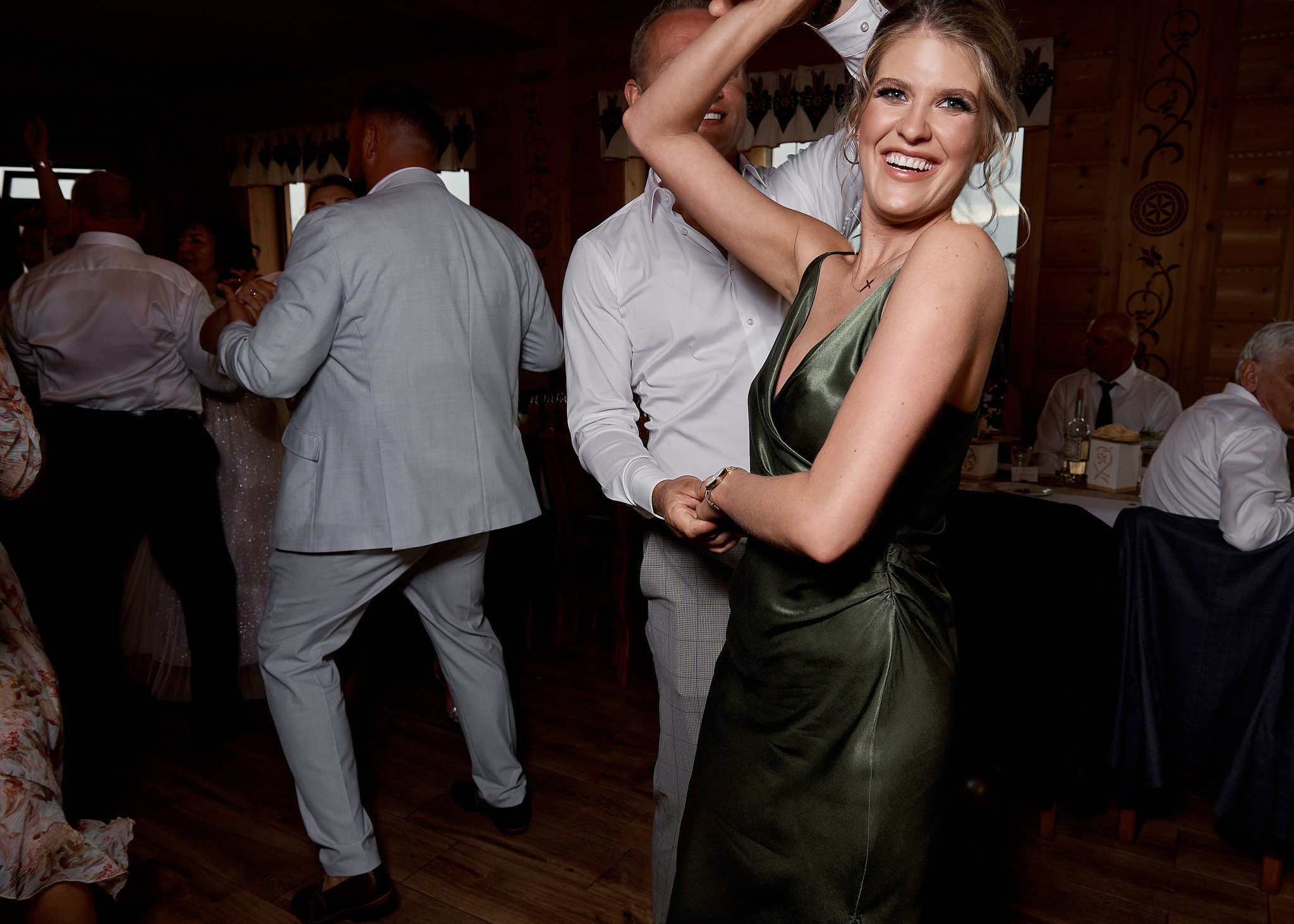 Wedding in mountains. Calgary wedding photographer. Andrii Bielikov