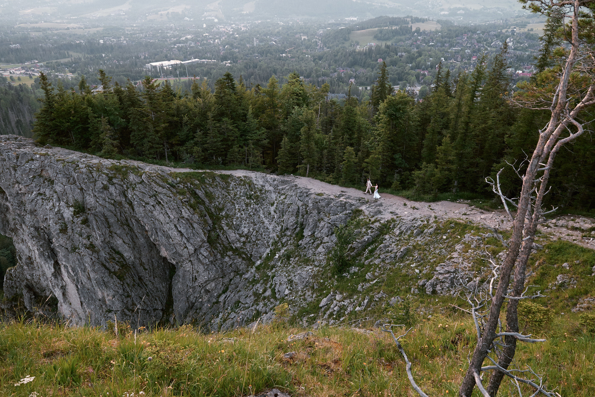 Wedding in mountains. Calgary wedding photographer. Andrii Bielikov