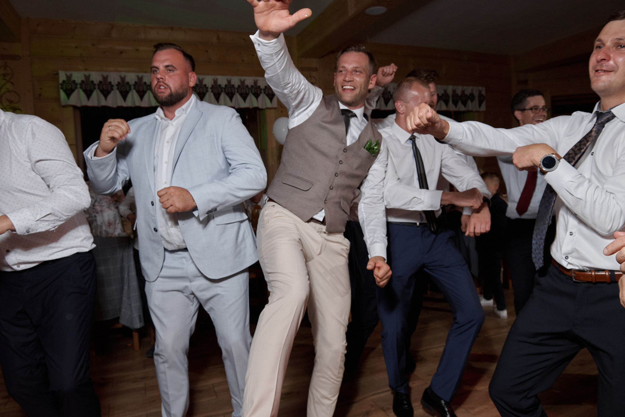 Wedding in mountains. Calgary wedding photographer. Andrii Bielikov