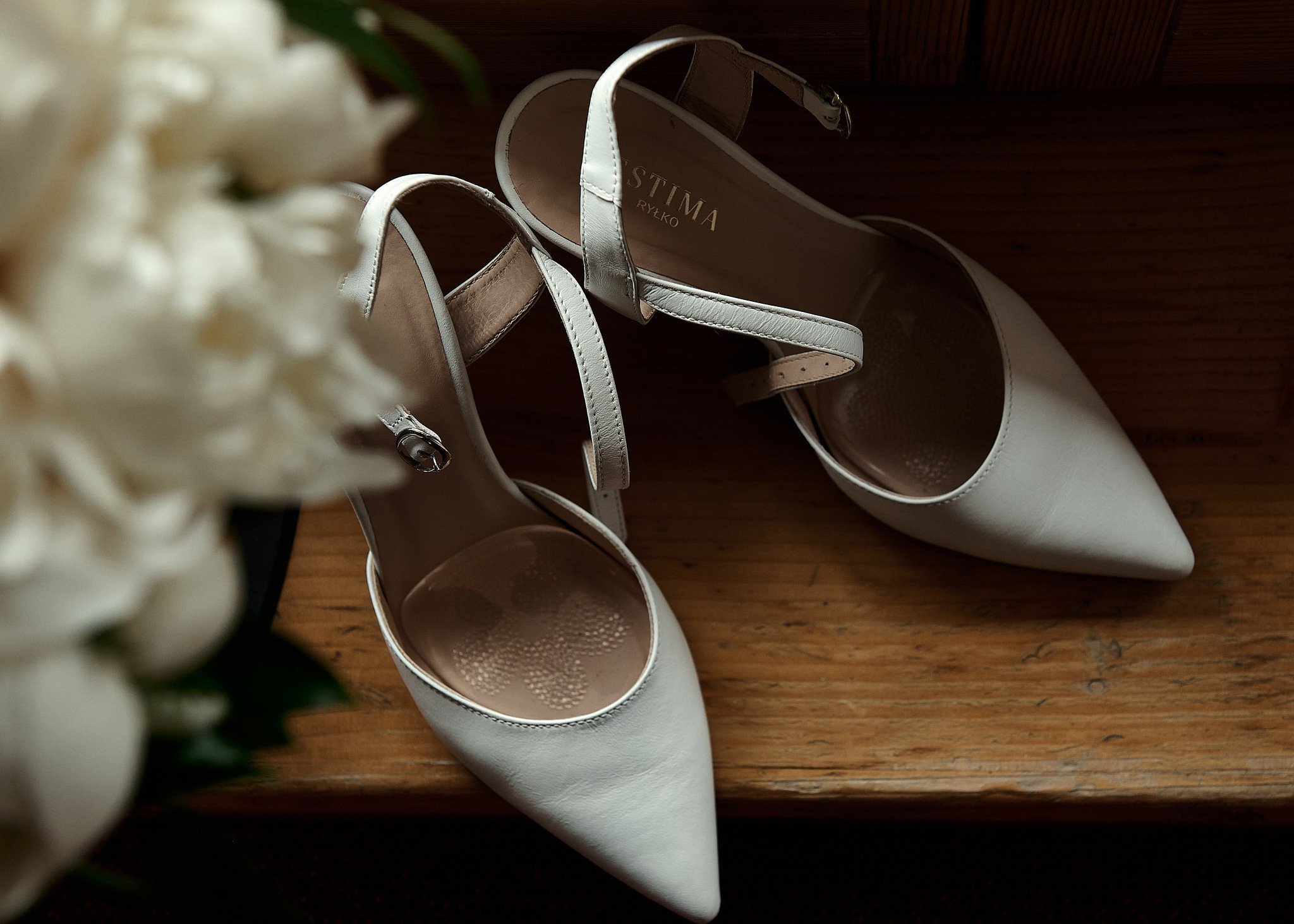 Wedding in mountains. Calgary wedding photographer. Andrii Bielikov