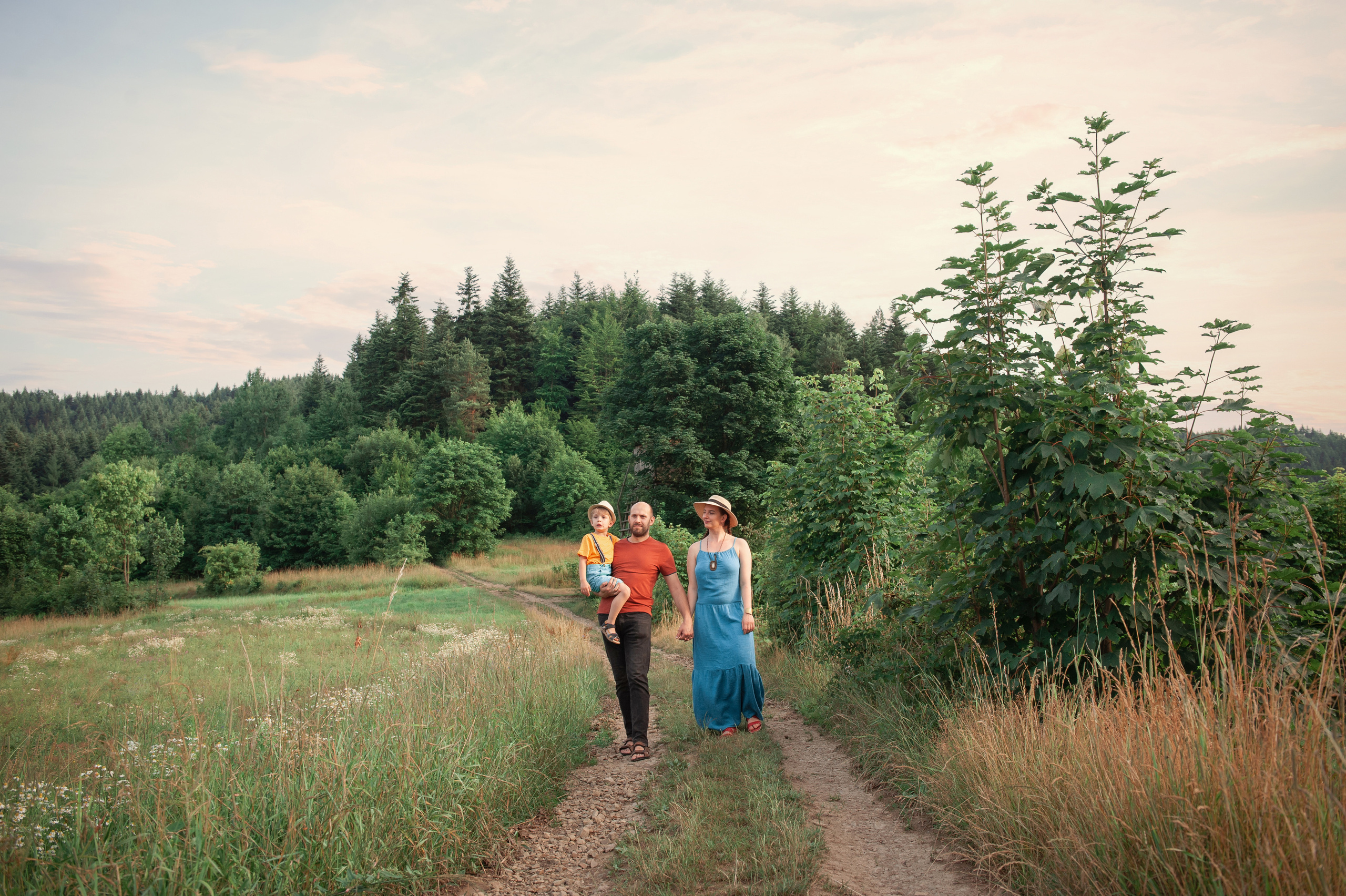 Family photo shoot. Calgary wedding photographer. Andrii Bielikov