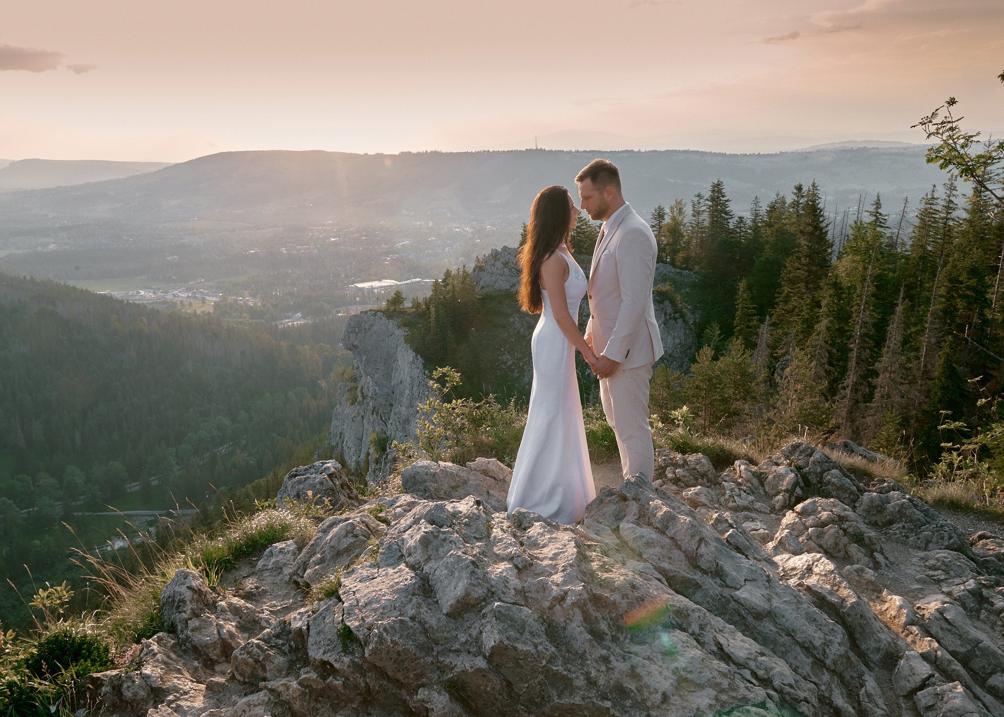 Wedding in mountains. Calgary wedding photographer. Andrii Bielikov