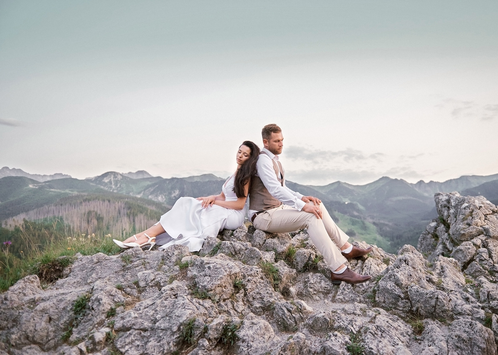 Wedding in mountains. Calgary wedding photographer. Andrii Bielikov