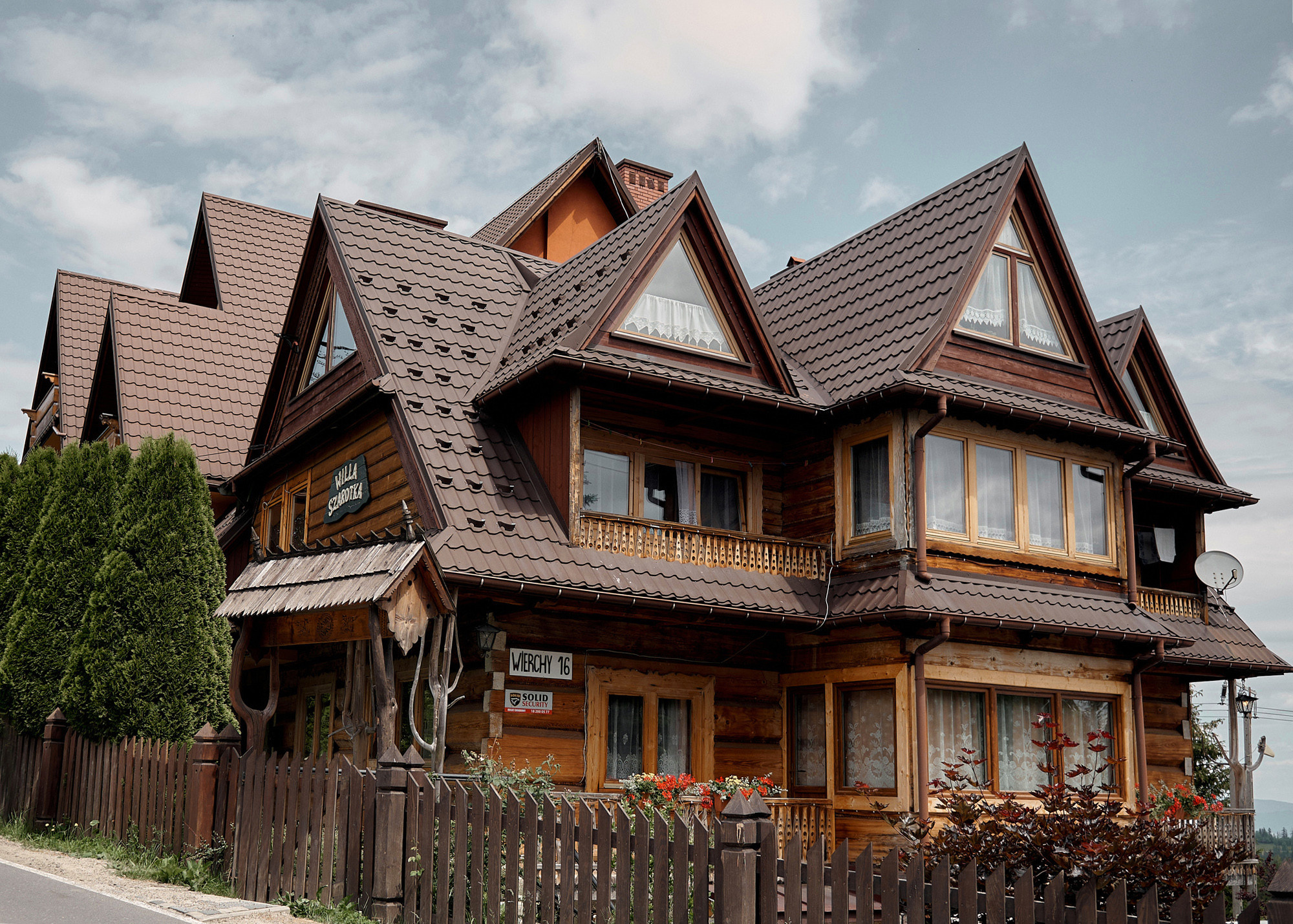 Wedding in mountains. Calgary wedding photographer. Andrii Bielikov