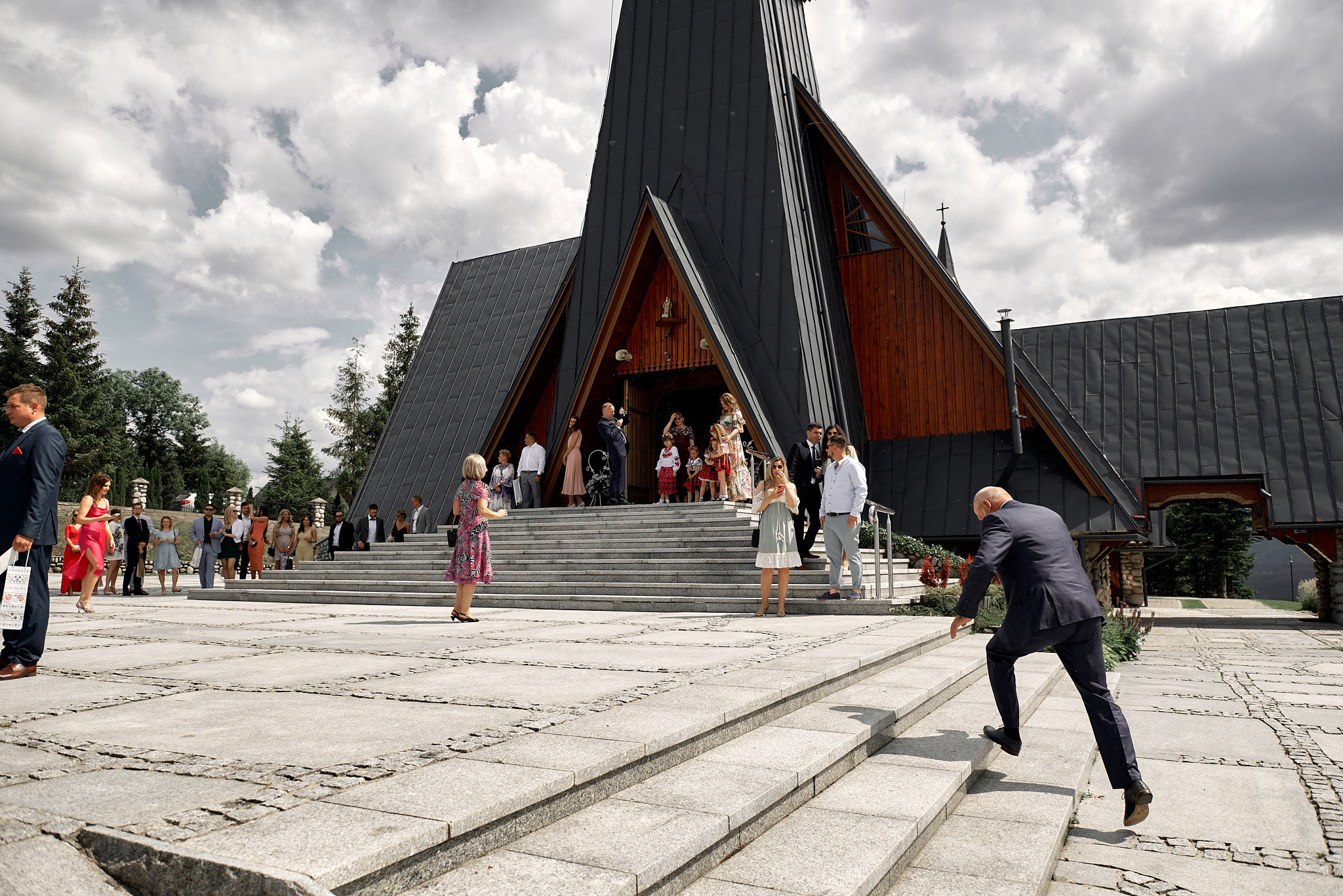 Wedding in mountains. Calgary wedding photographer. Andrii Bielikov