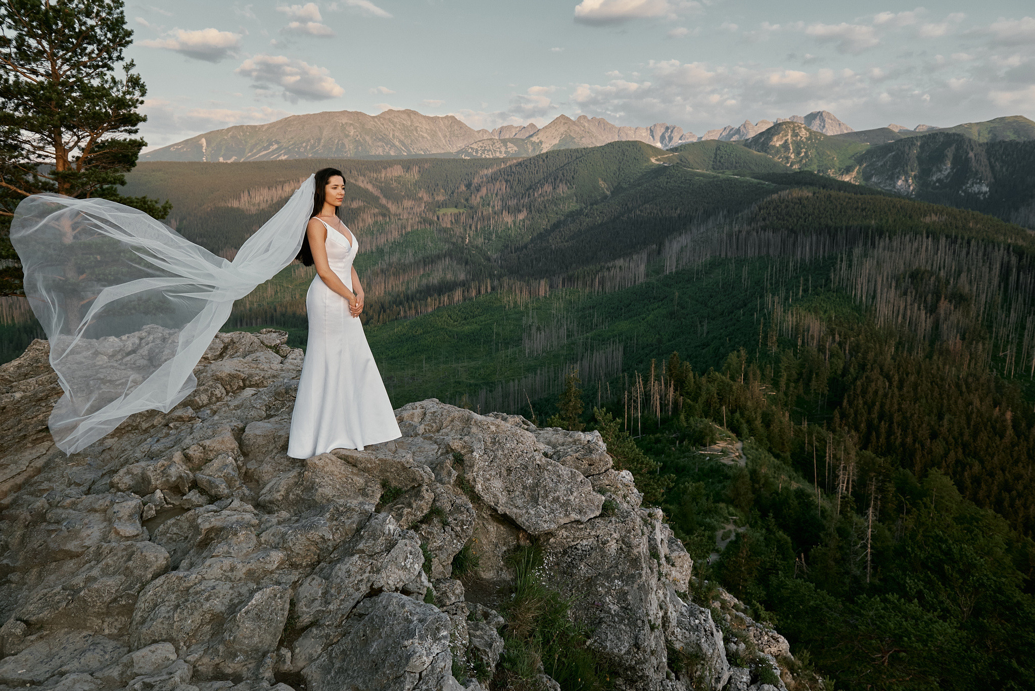 Wedding in mountains. Calgary wedding photographer. Andrii Bielikov