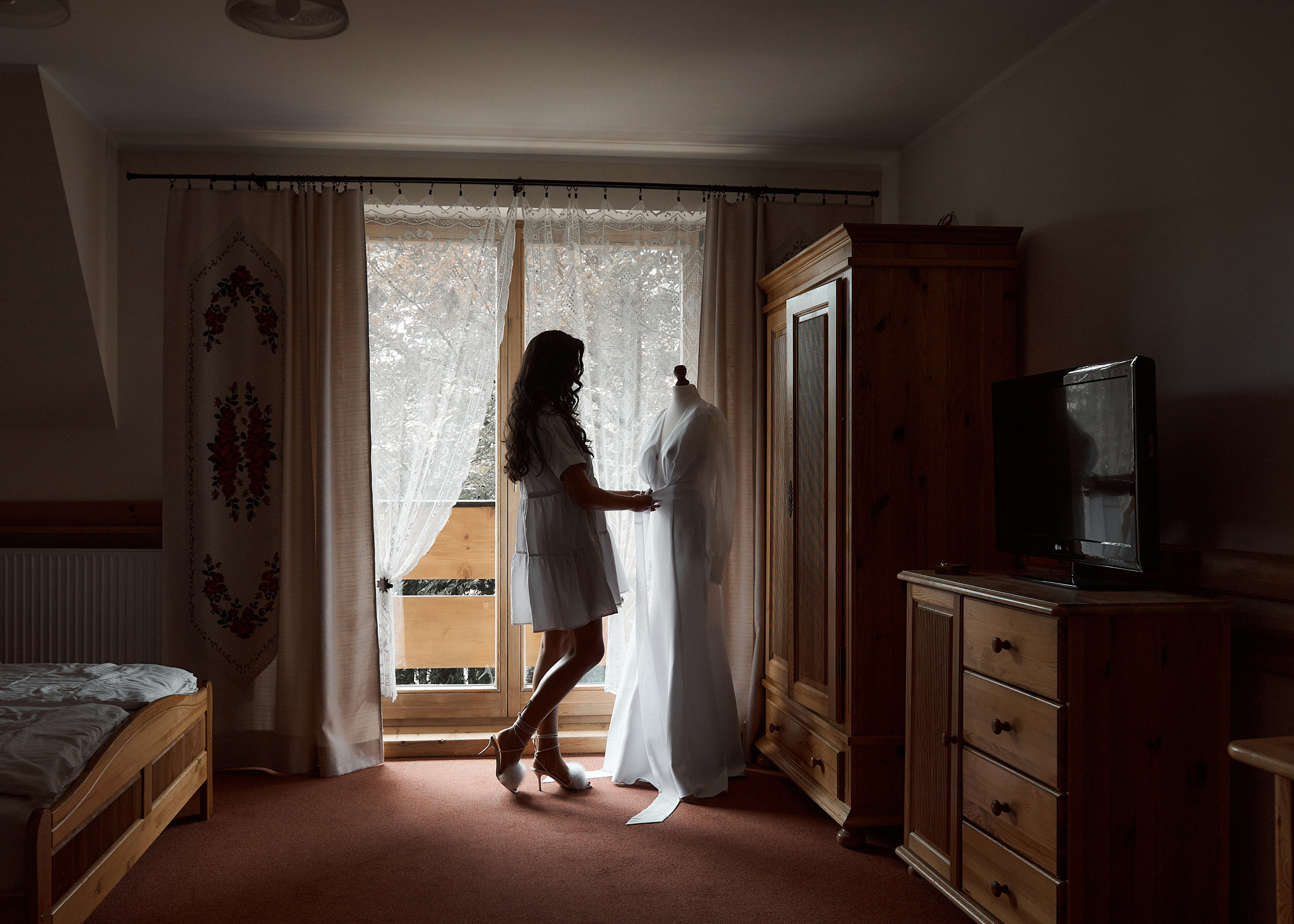 Wedding in mountains. Calgary wedding photographer. Andrii Bielikov