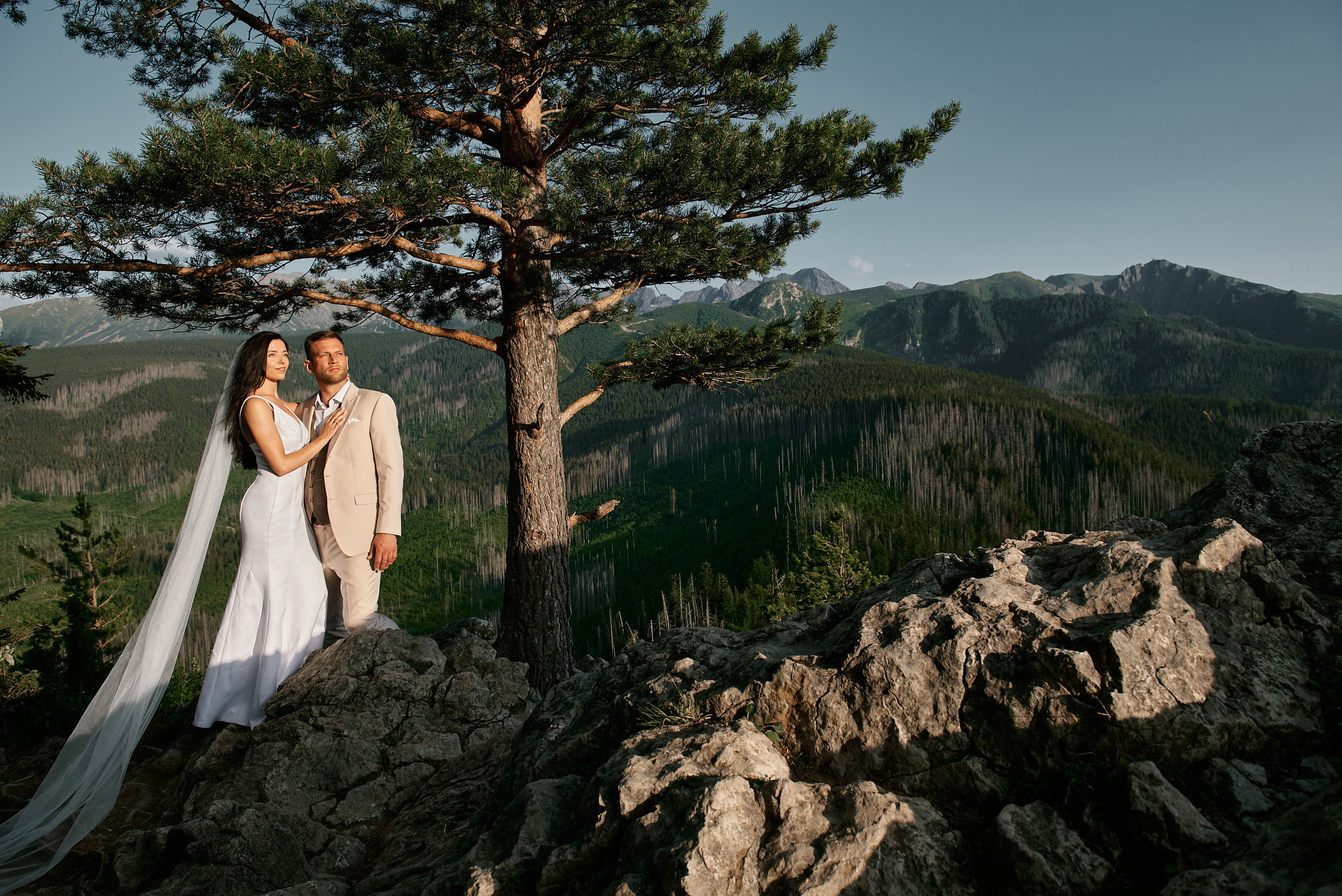 Wedding in mountains. Calgary wedding photographer. Andrii Bielikov