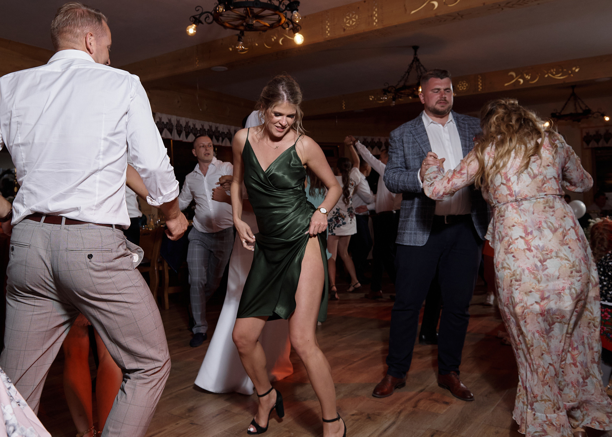 Wedding in mountains. Calgary wedding photographer. Andrii Bielikov