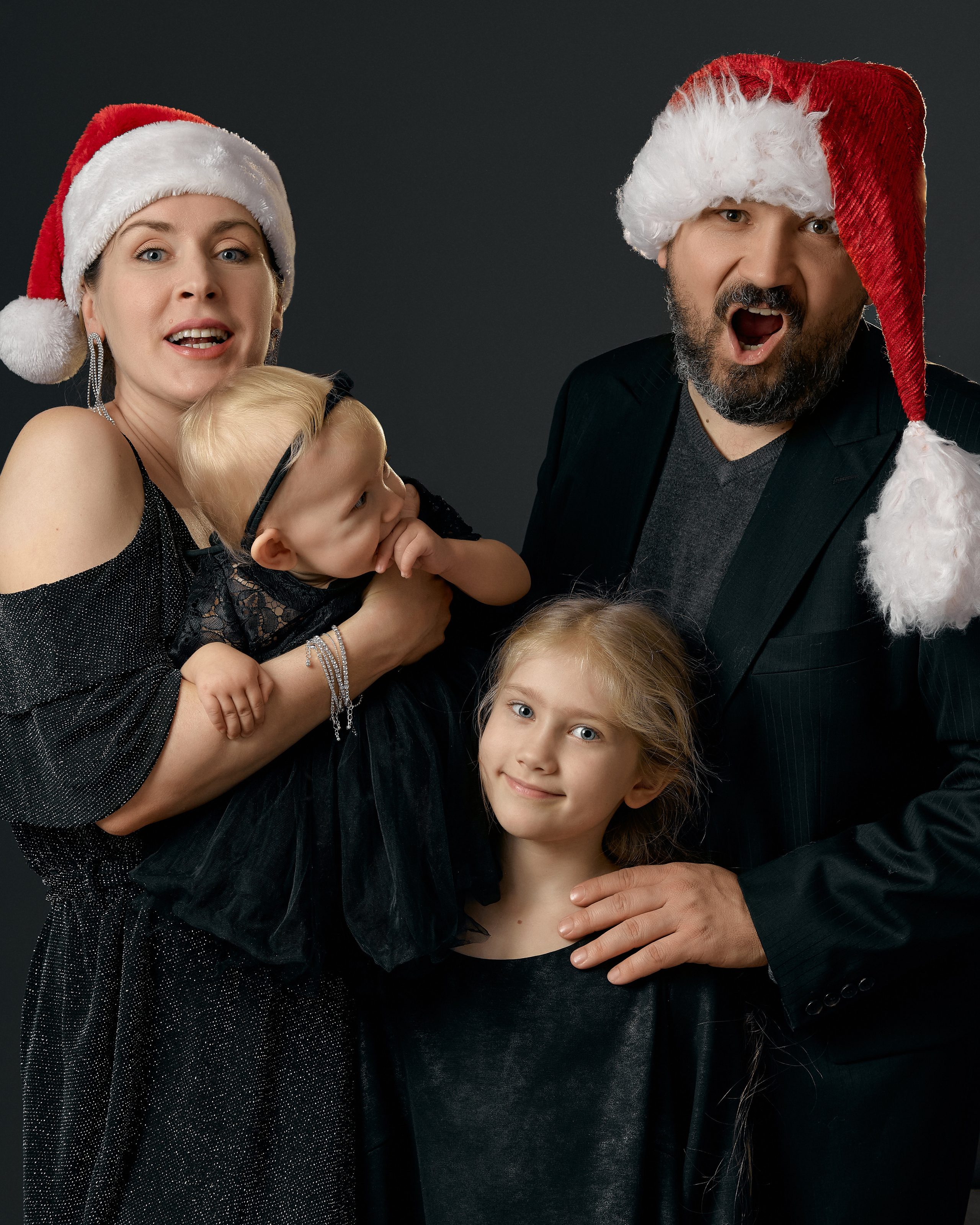 Family photoshoot in Bad Santa style