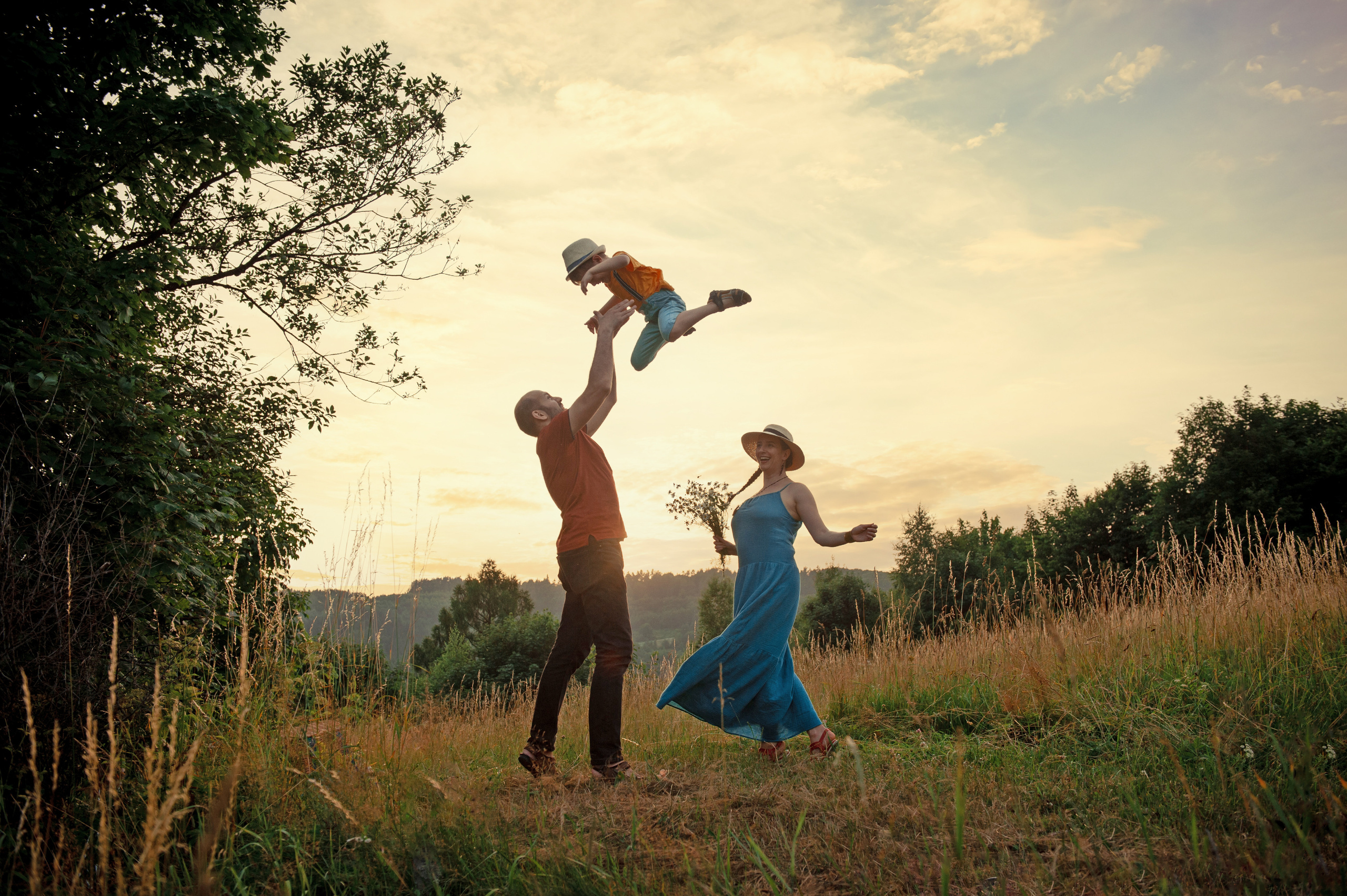 Family photo shoot. Calgary wedding photographer. Andrii Bielikov