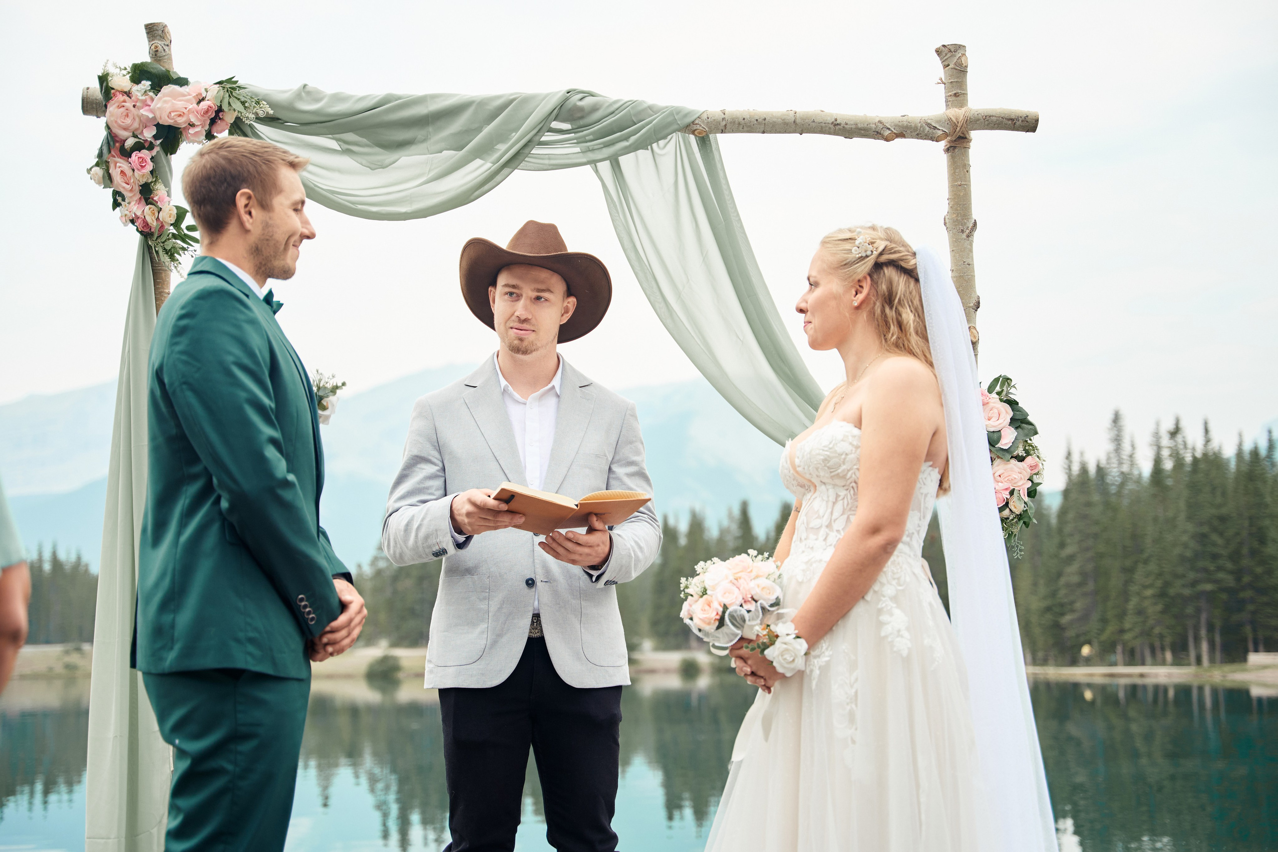 Natalie&Mat. A small, intimate wedding at Forgetmenot Lake, Kananaskis Park. Calgary wedding photographer. Andrii Bielikov