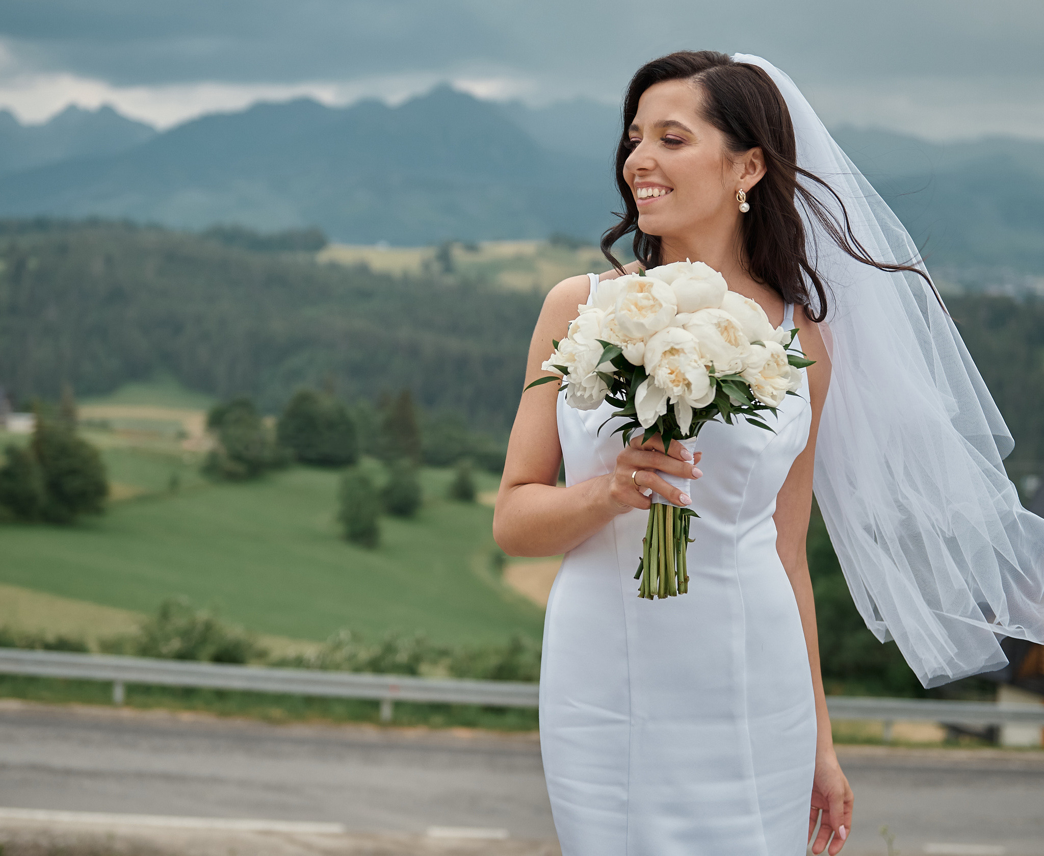 Wedding in mountains. Calgary wedding photographer. Andrii Bielikov