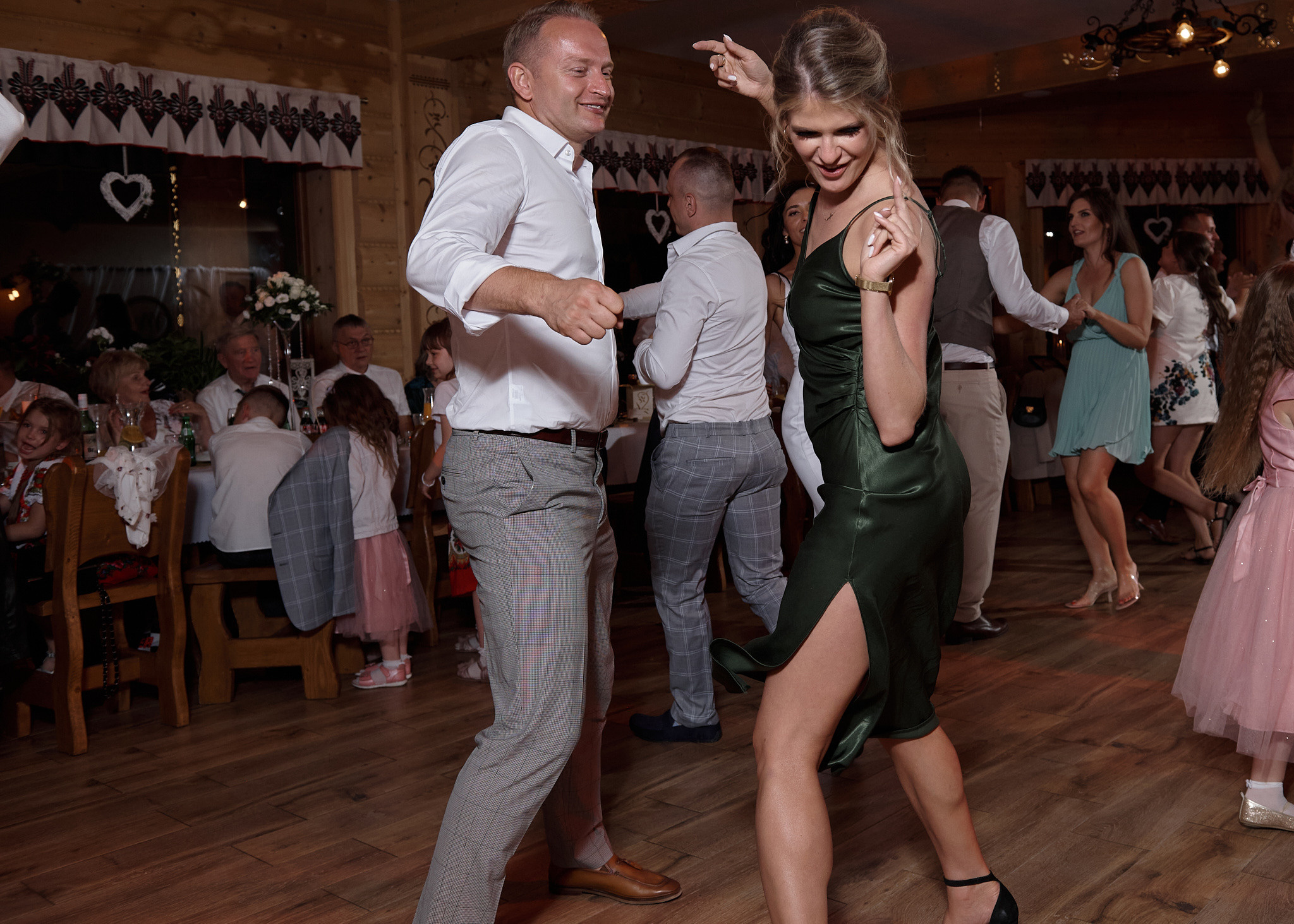 Wedding in mountains. Calgary wedding photographer. Andrii Bielikov