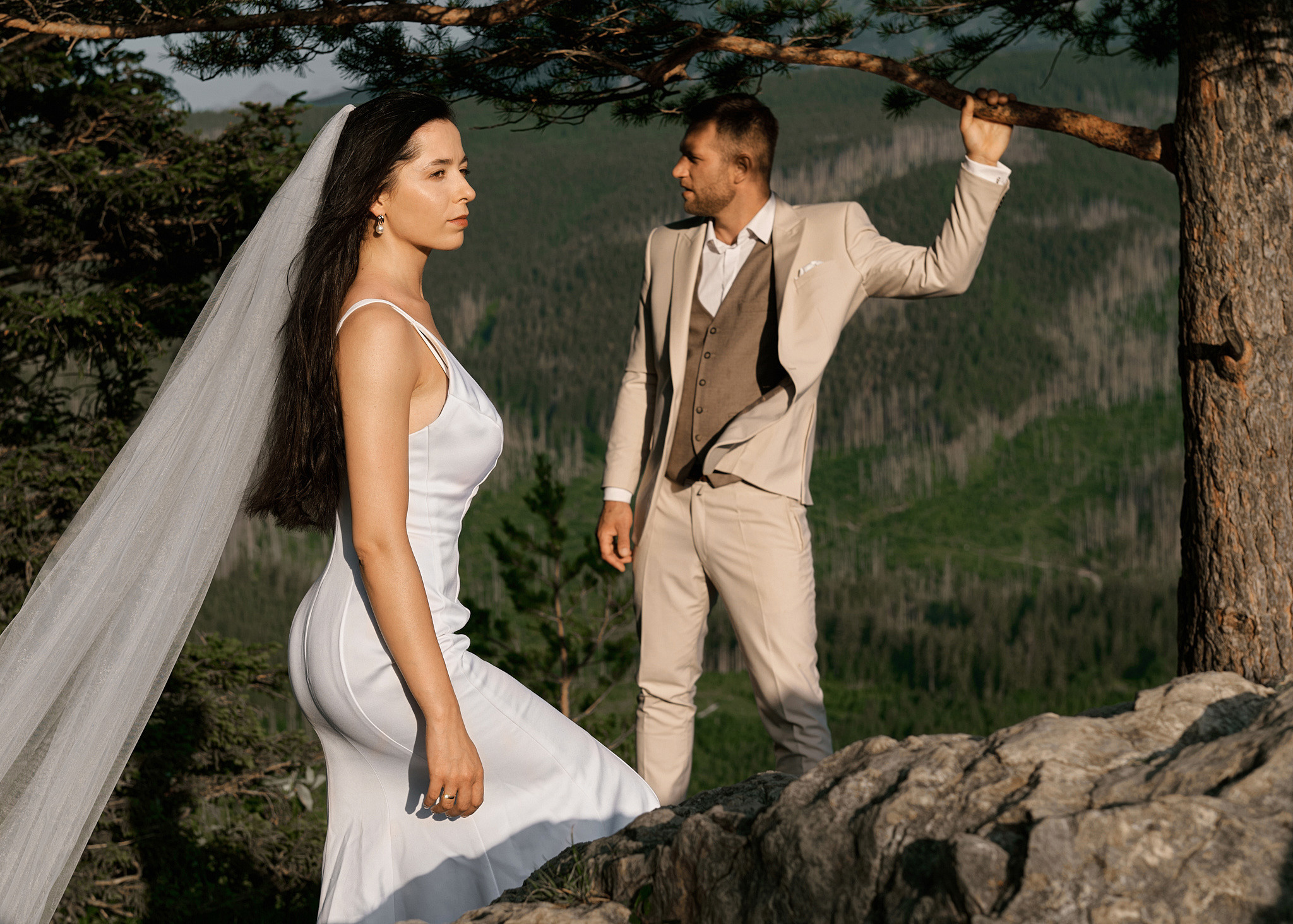 Wedding in mountains. Calgary wedding photographer. Andrii Bielikov