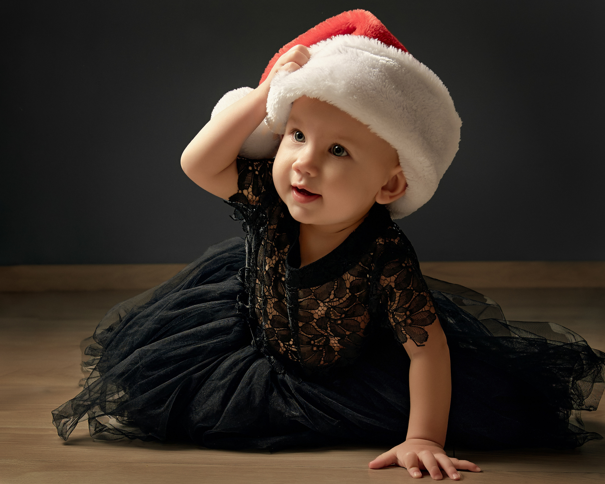 Family photoshoot in Bad Santa style