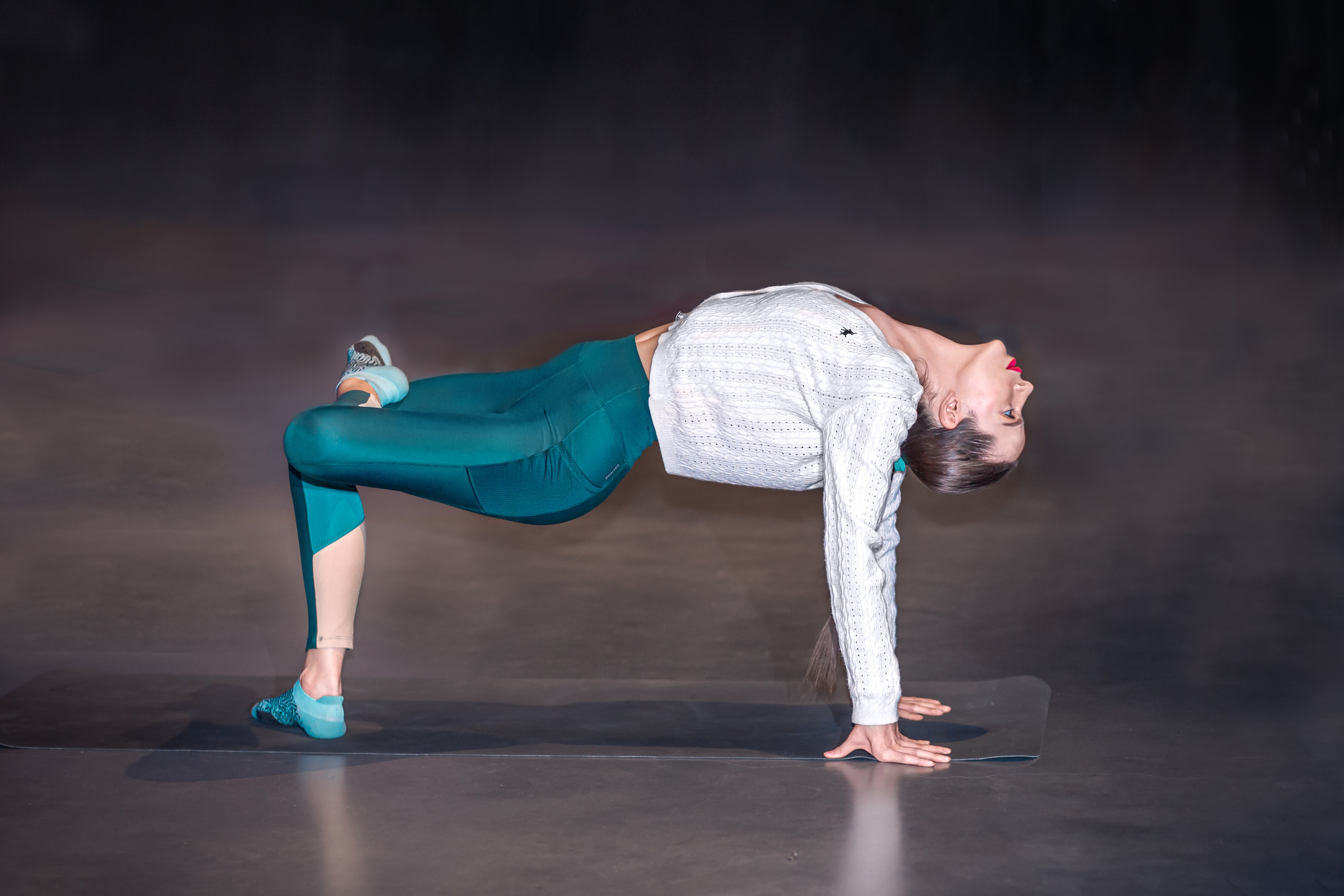 Hanna, Gymnastics workouts, shooting in motion. Garden and interior photographer Elena Shavlovska, Netherlands