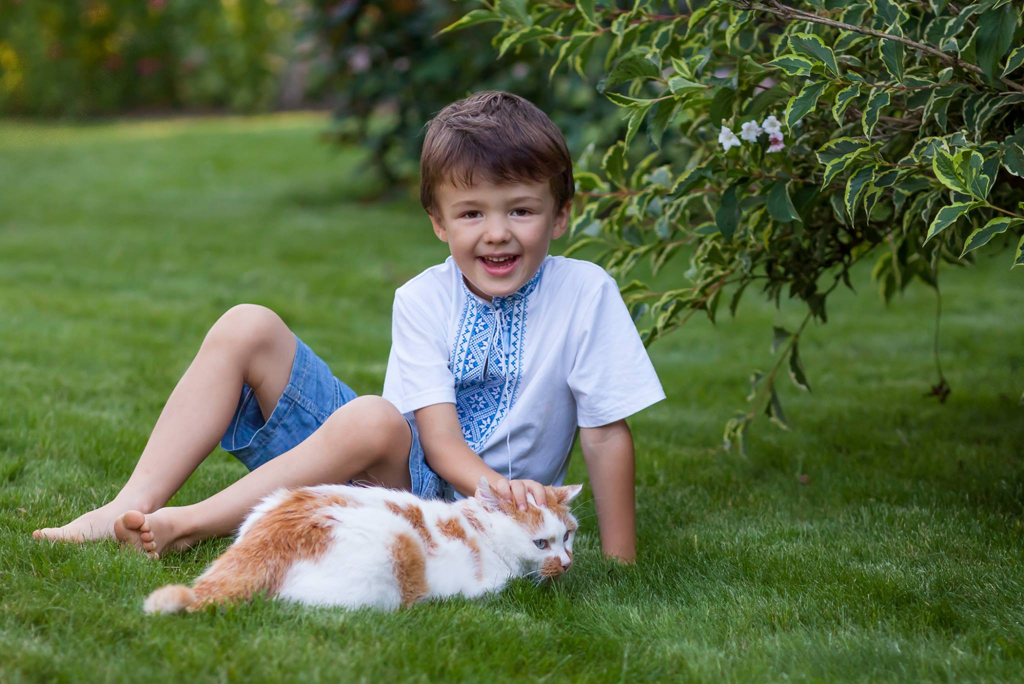 Children and a cat, photo walk. Garden and interior photographer Elena Shavlovska, Netherlands