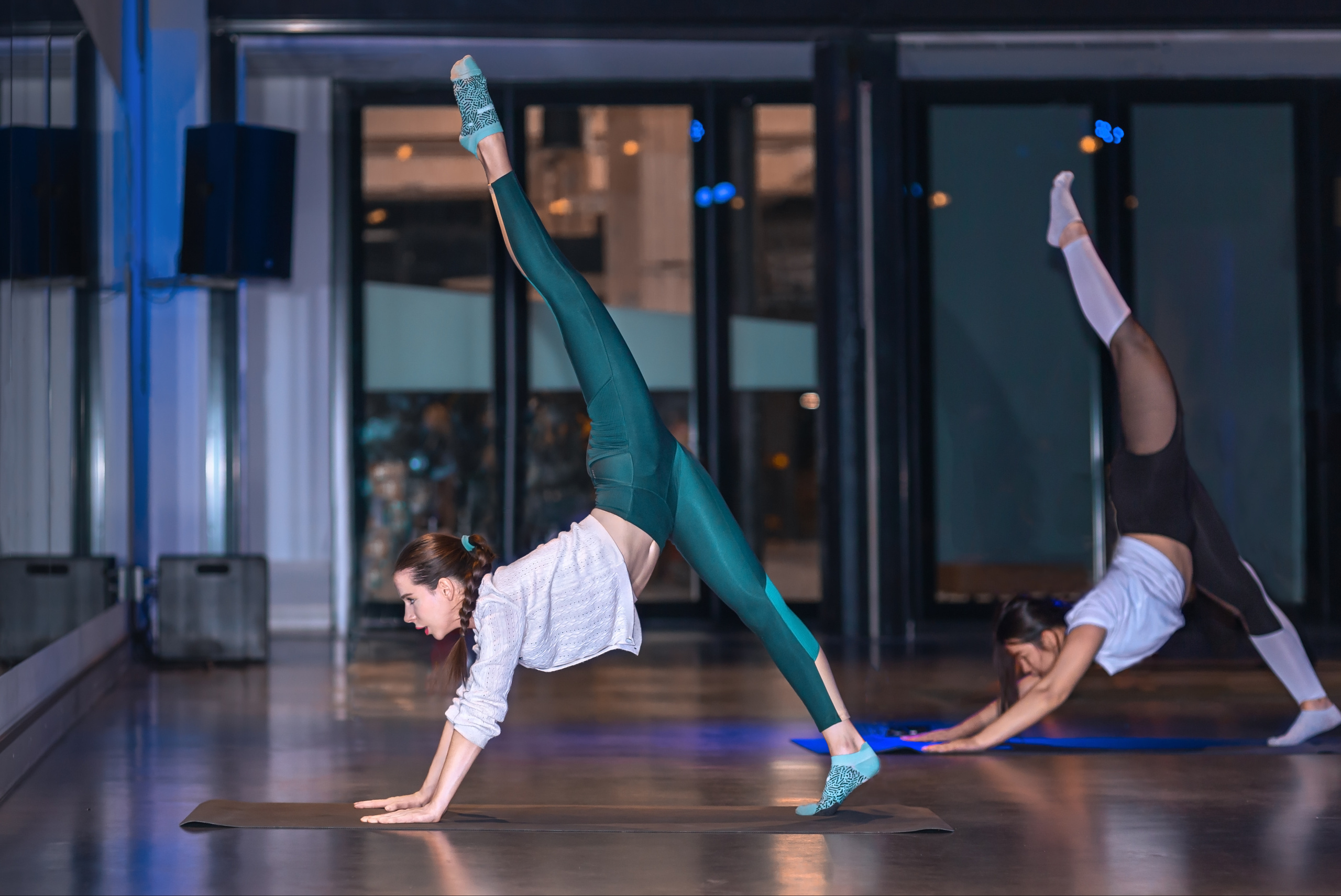 Hanna, Gymnastics workouts, shooting in motion. Garden and interior photographer Elena Shavlovska, Netherlands
