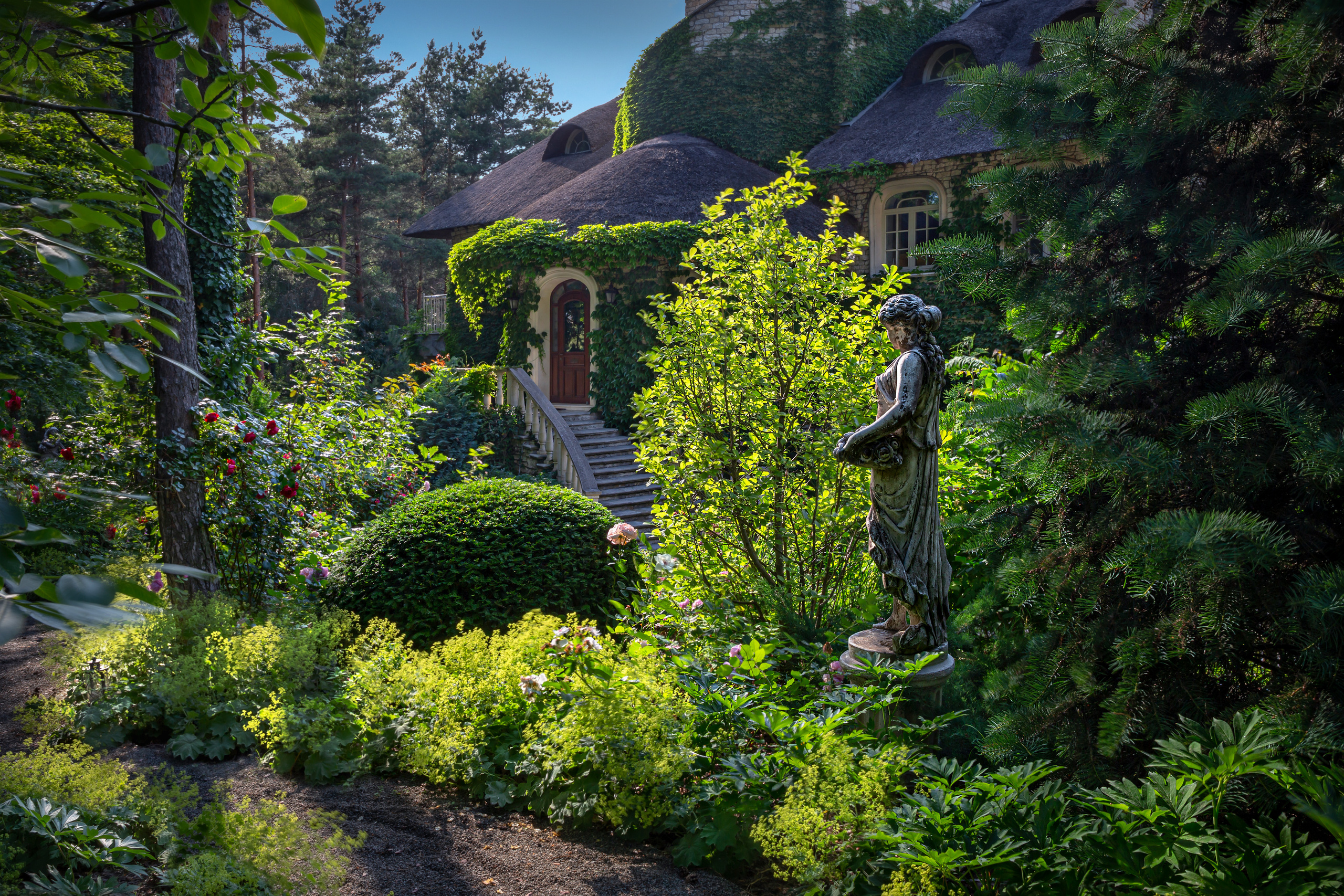 Landscape Garden and Interior photo shoot. Garden and interior photographer Elena Shavlovska, Netherlands