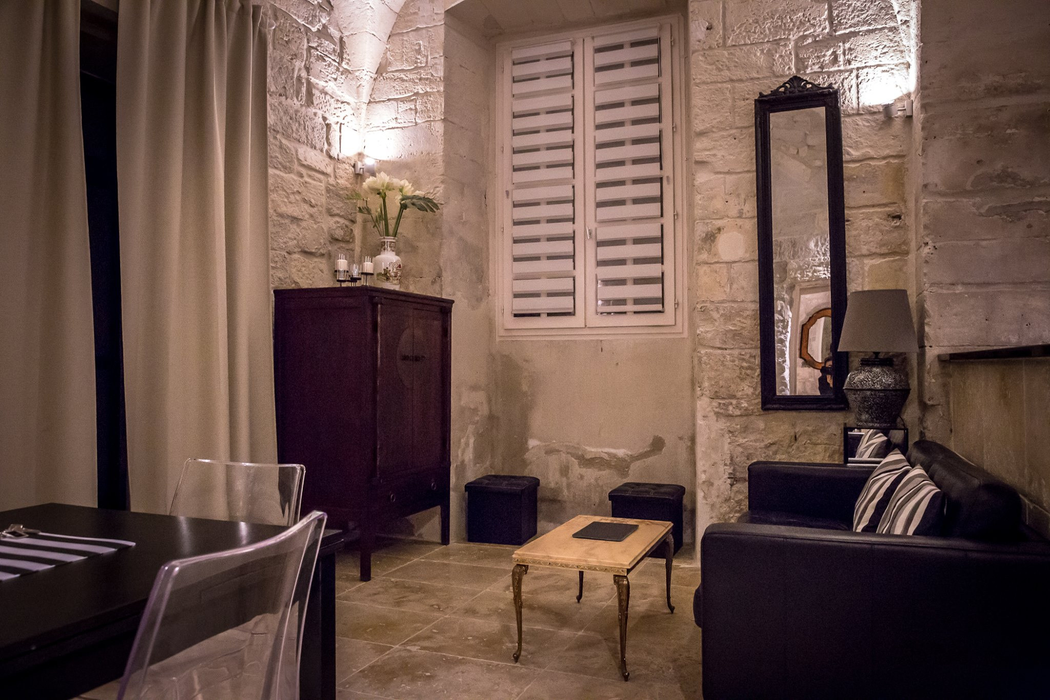 Фотосъемка интерьера аппартаментов в средневековой Часовне, Авиньон. Фотограф ландшафтных садов и интерьеров Елена Шавловская, Нидерланды