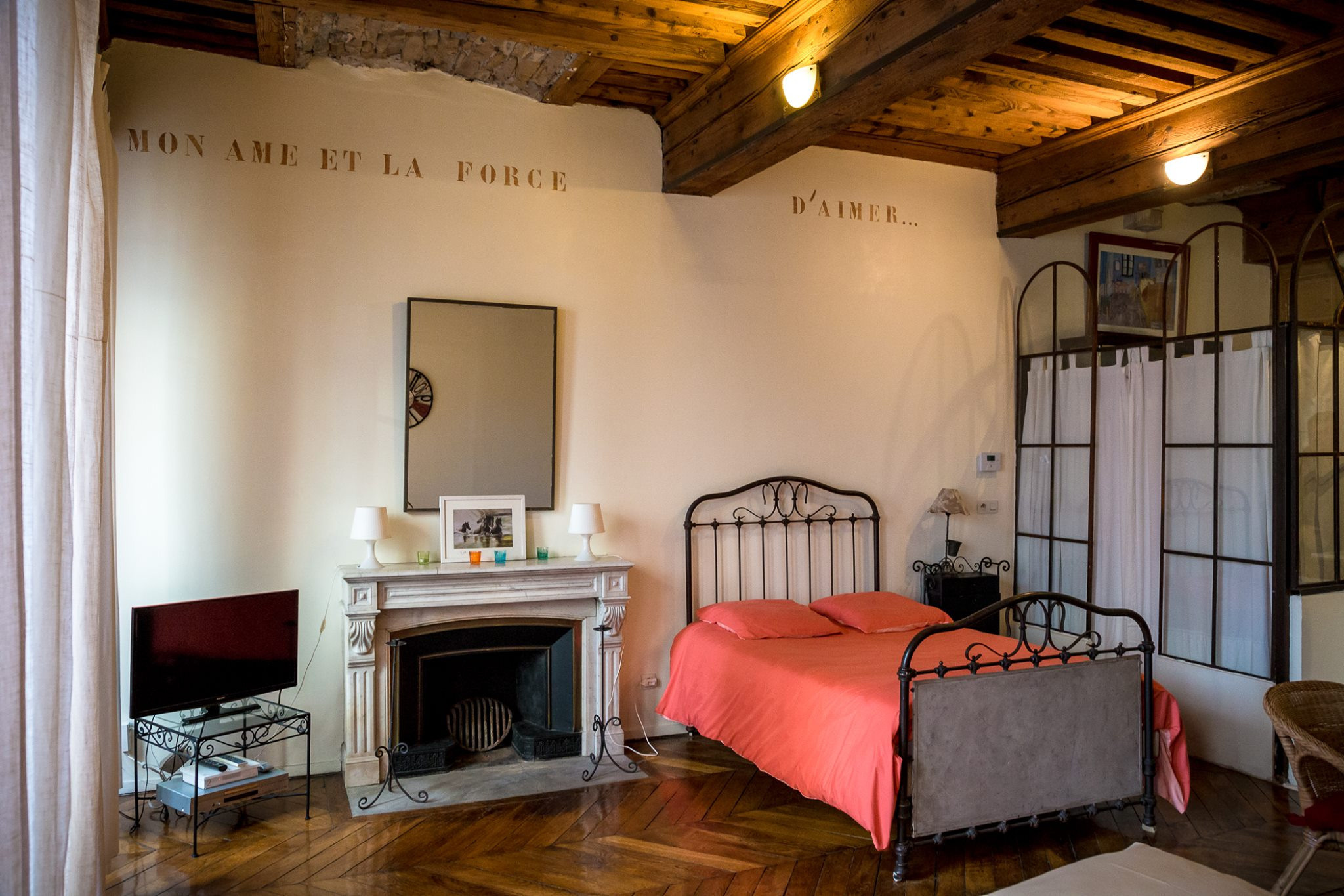 Фотосъемка интерьера аппартаментов в старом городе, Лион. Фотограф ландшафтных садов и интерьеров Елена Шавловская, Нидерланды