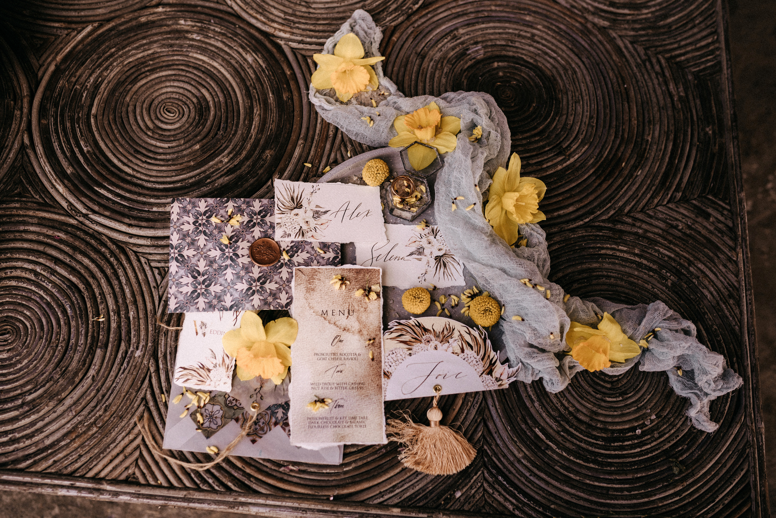 Под куполом