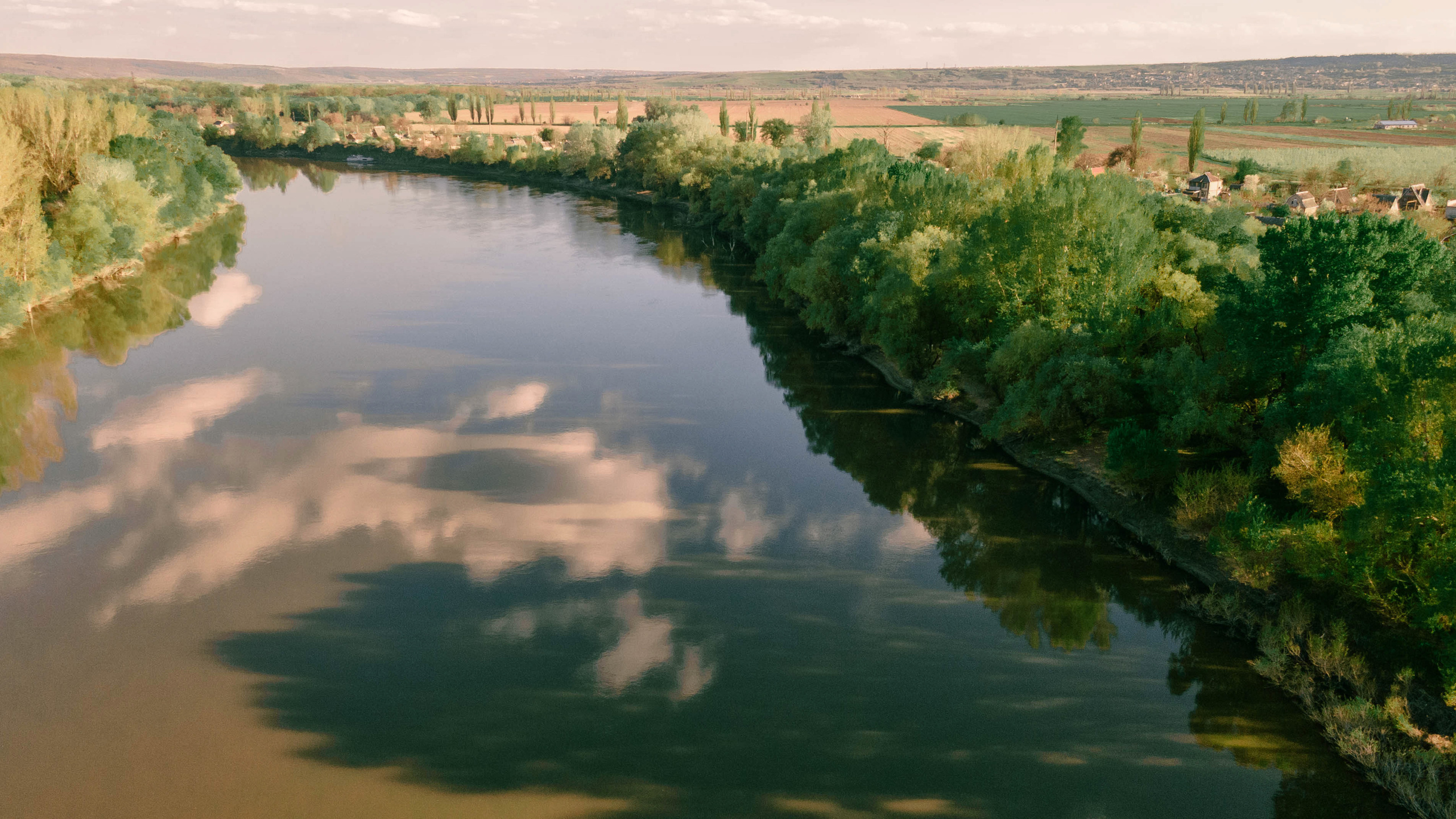Прогулка по Днестру и саду