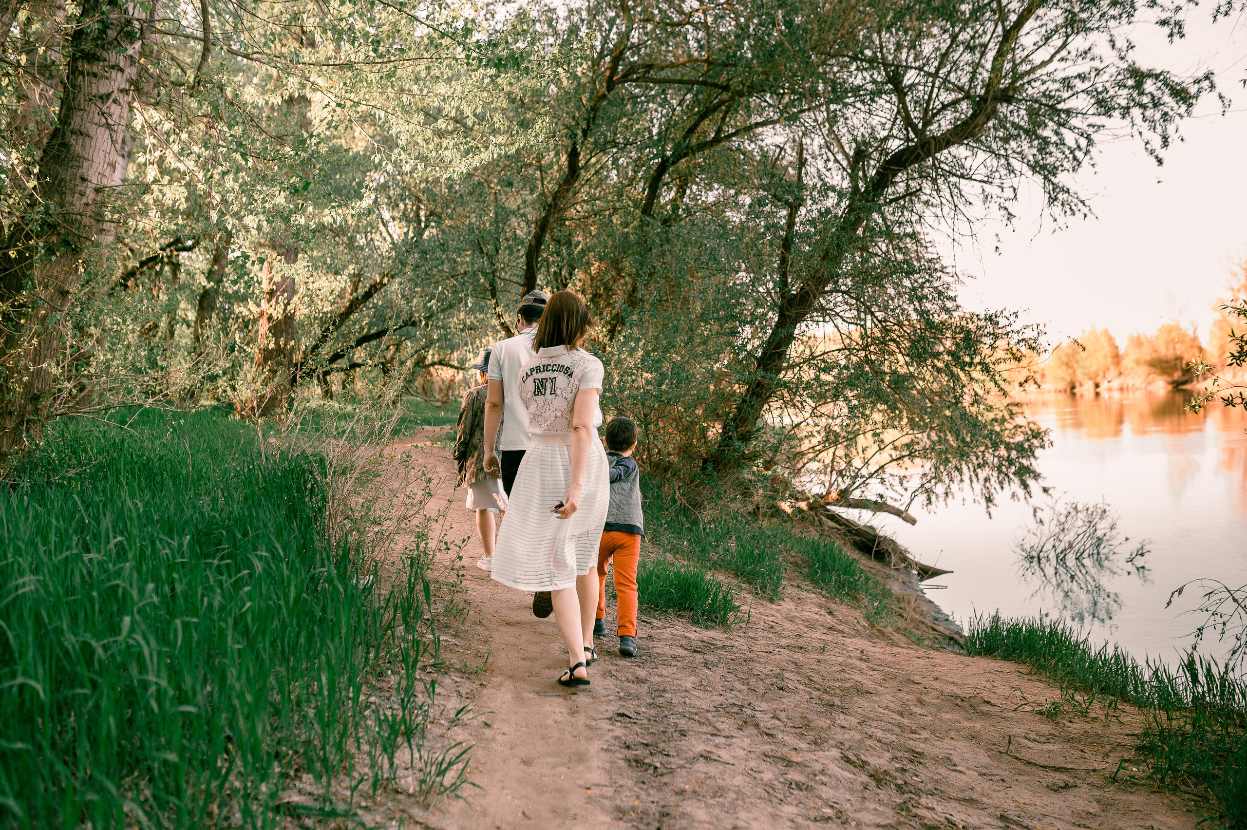 Прогулка по Днестру и саду