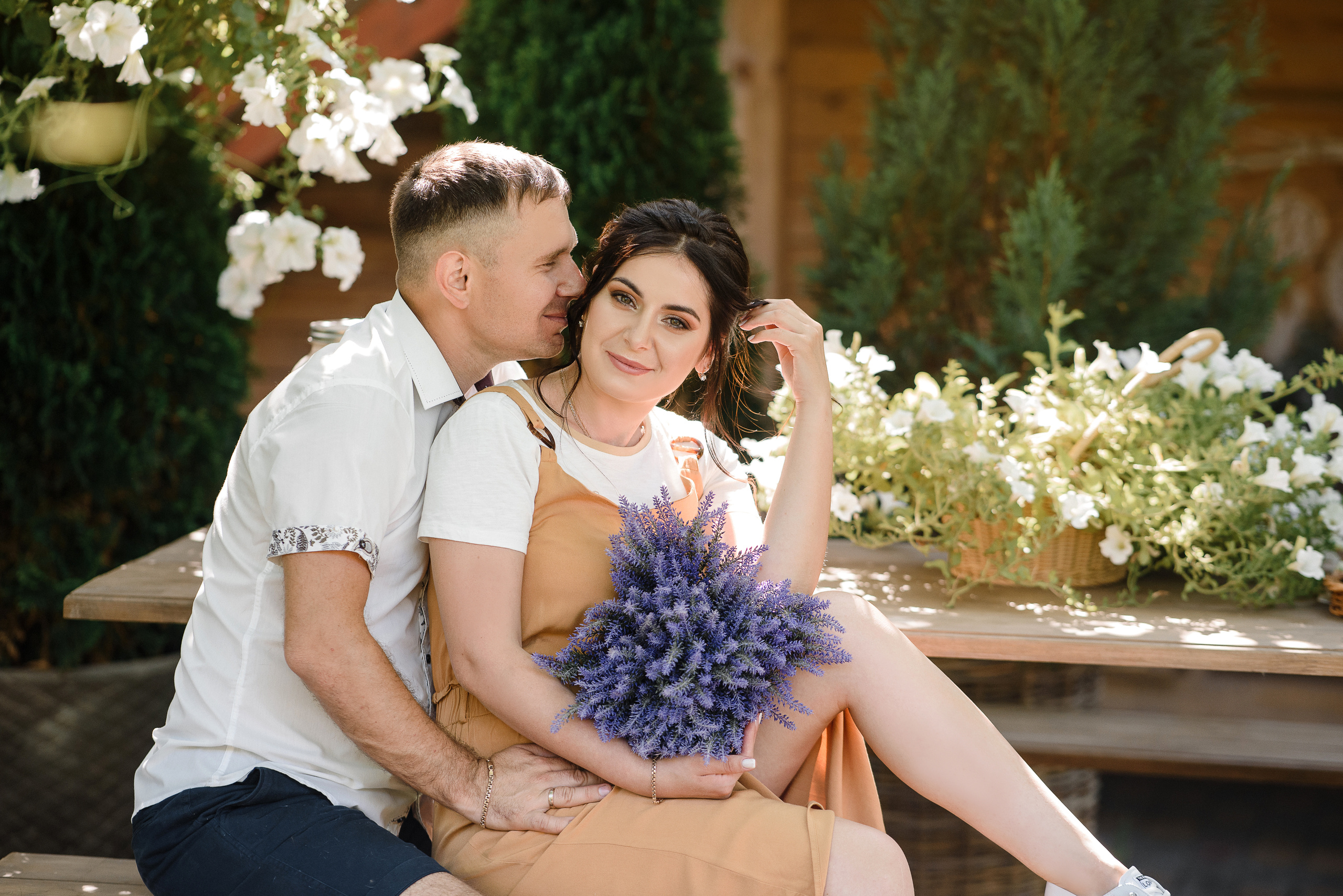 Вова и Юля на даче