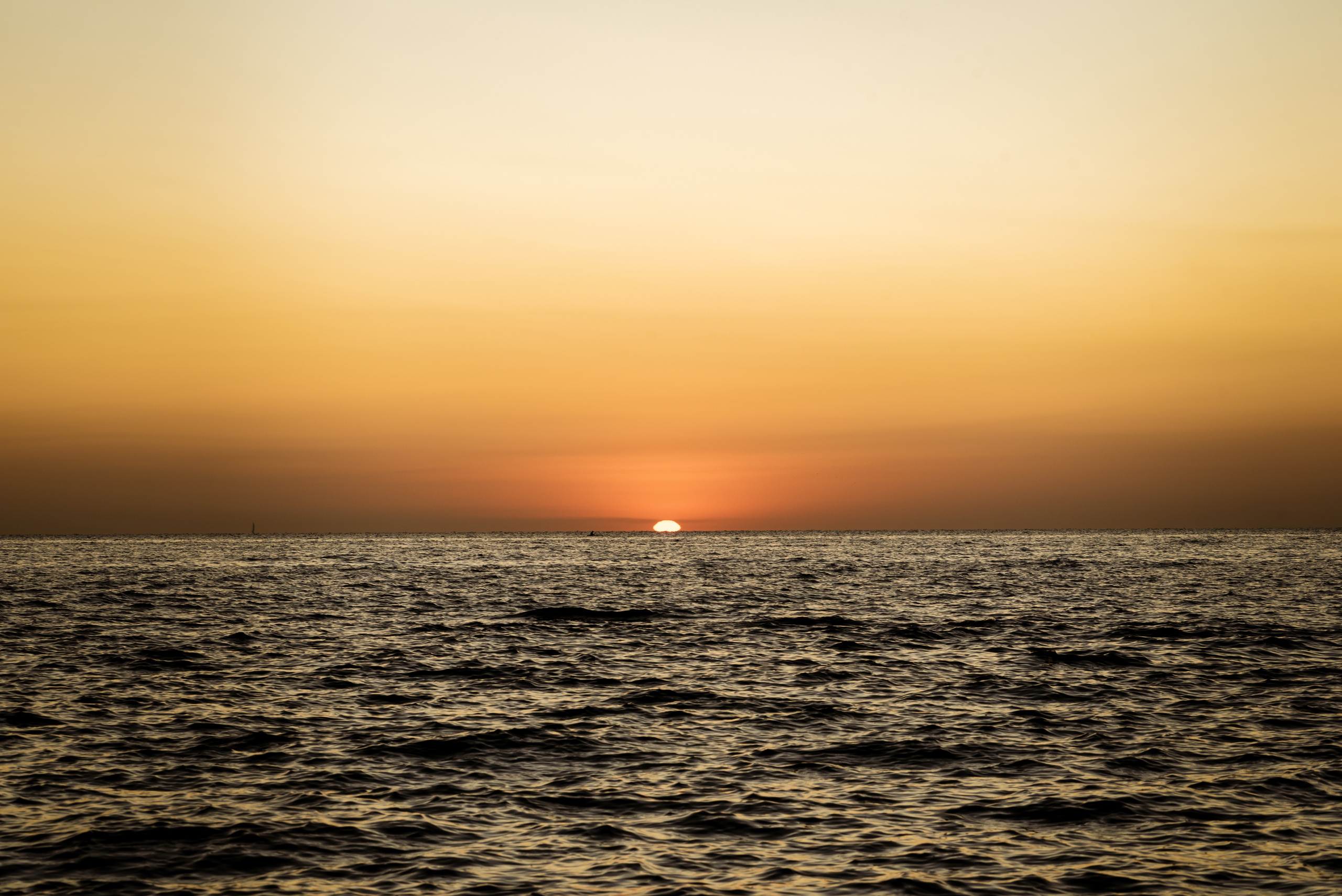 Морской рассвет. Паша и Наташа