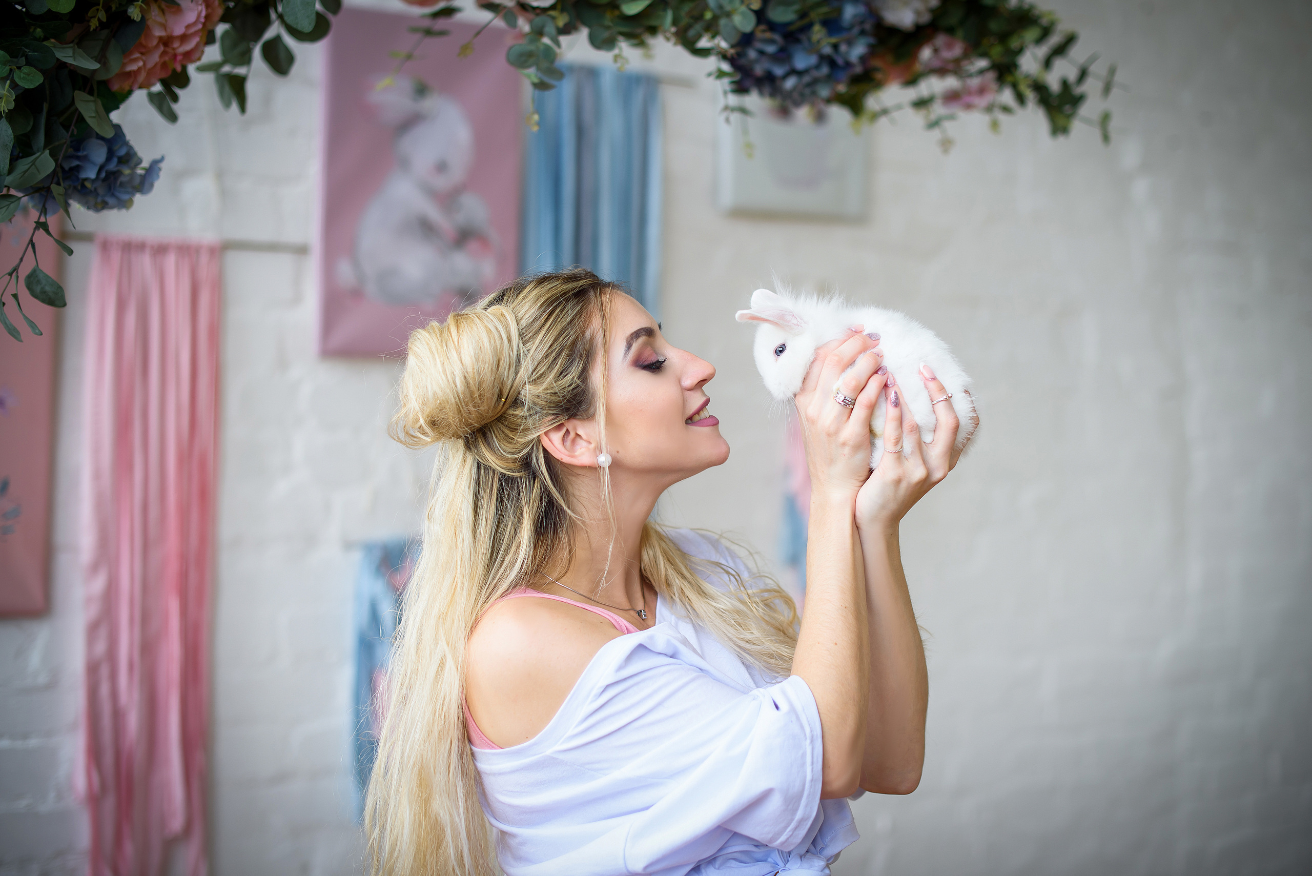 Будущая мама и три бигля