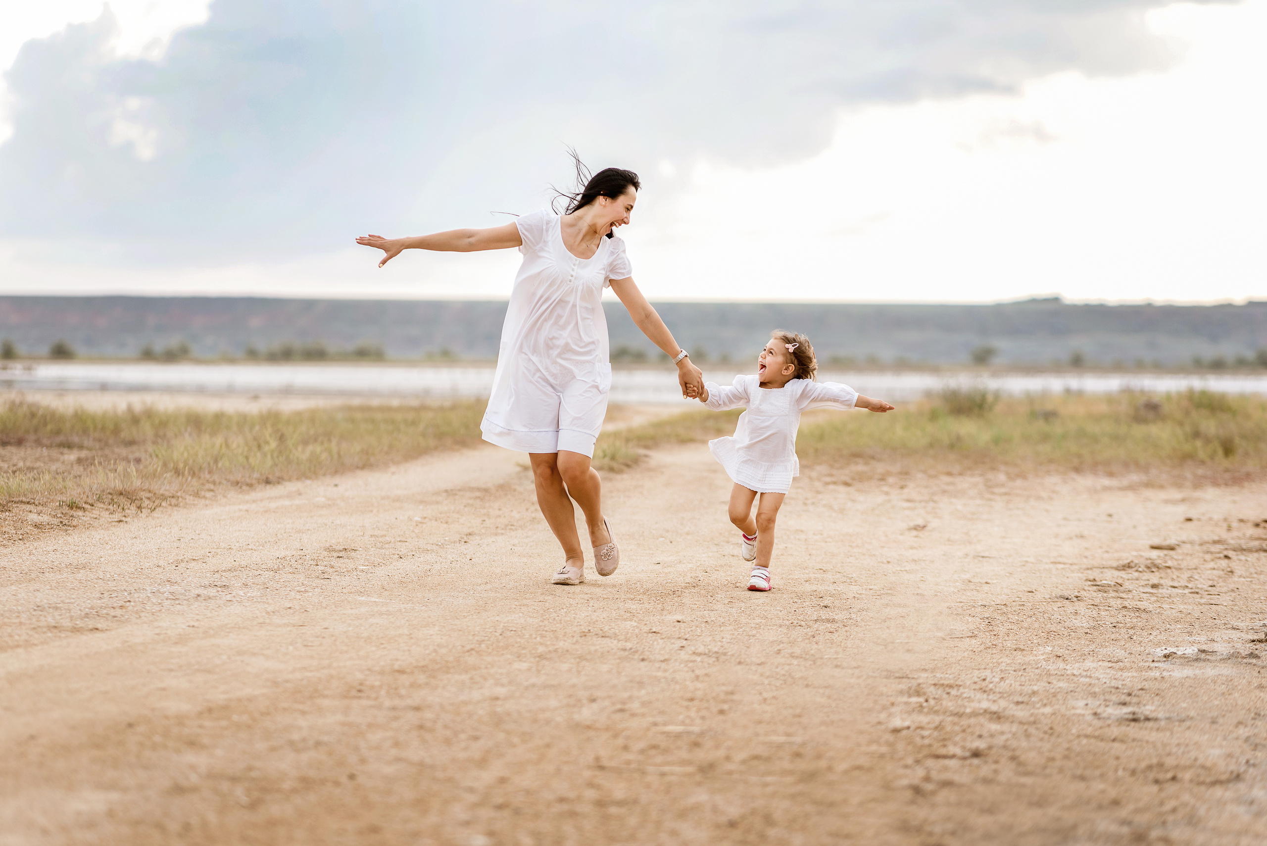 Малышка Аля и 2 болонки