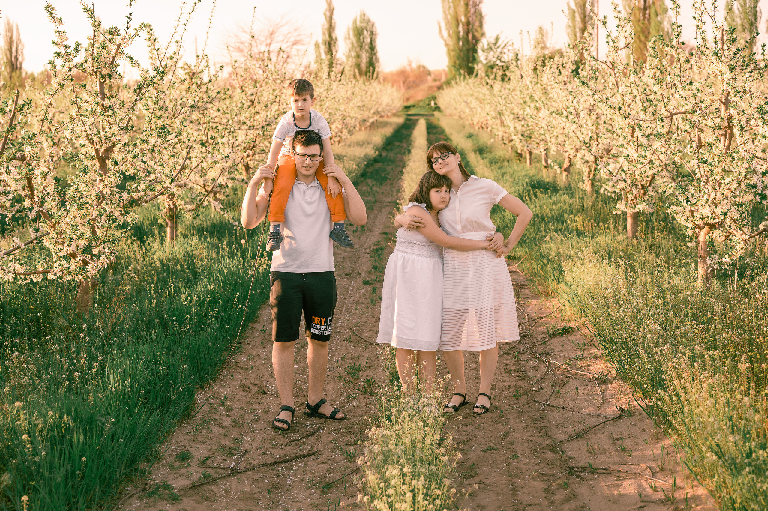 Прогулка по Днестру и саду