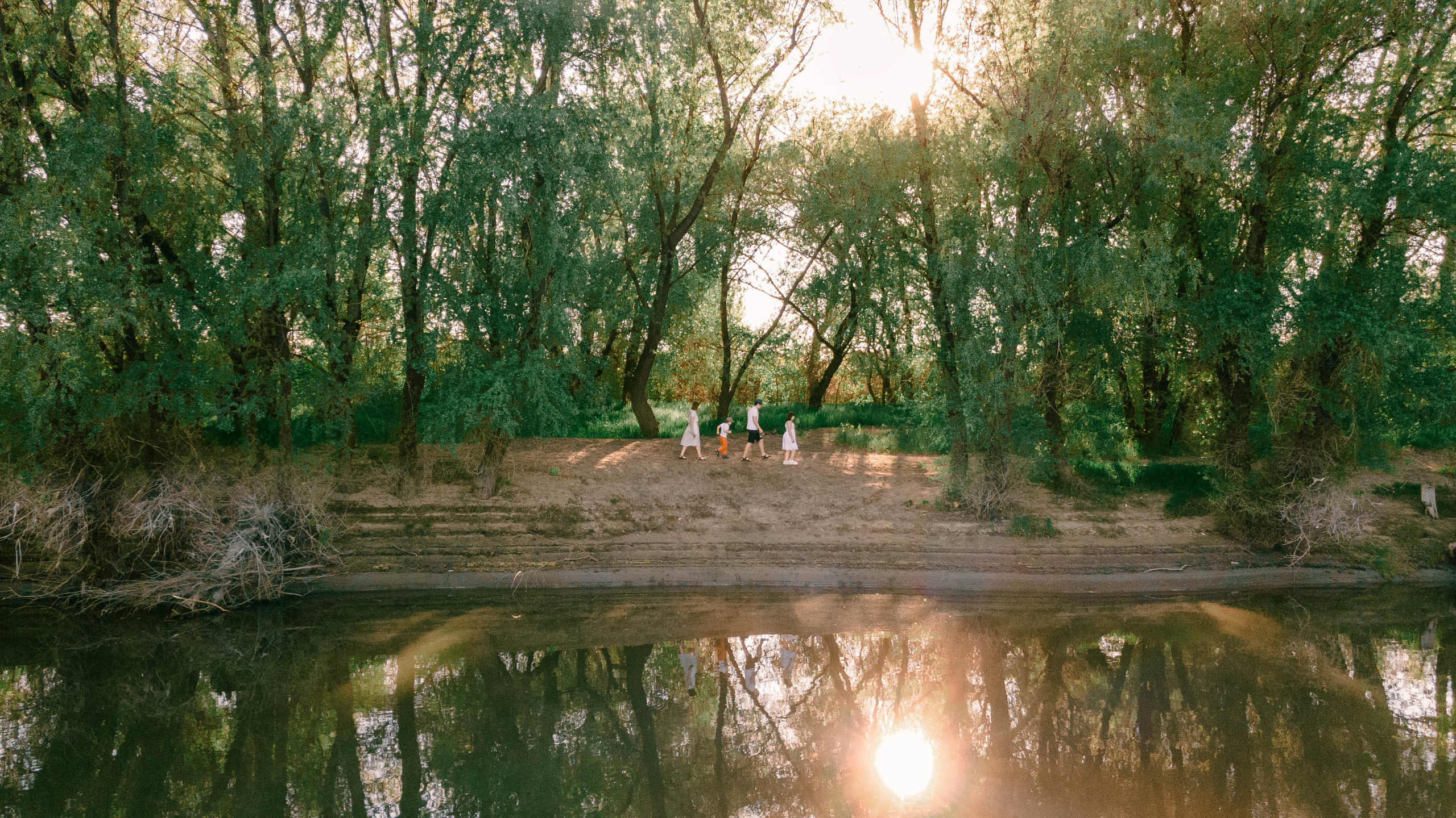 Прогулка по Днестру и саду