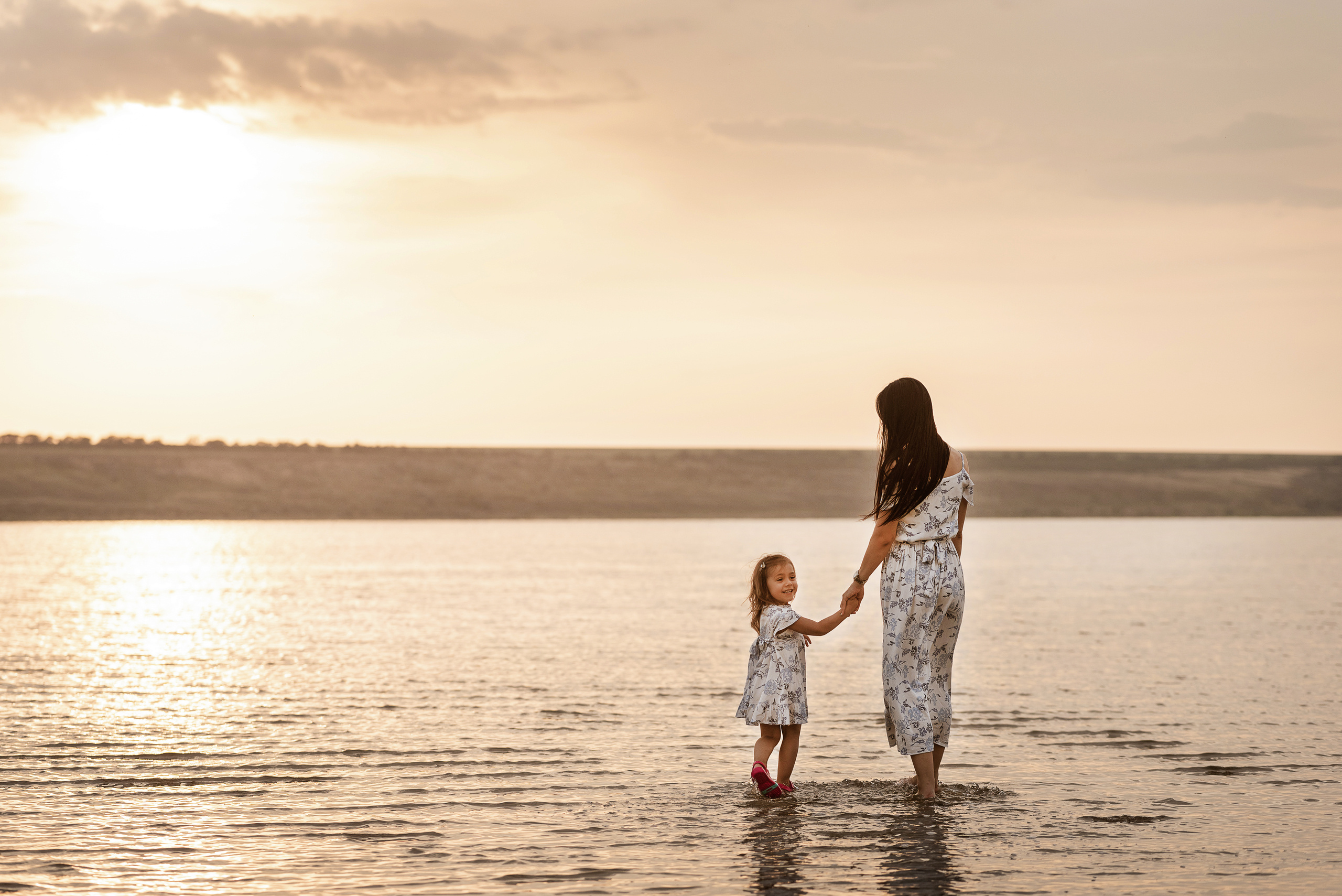 Малышка Аля и 2 болонки