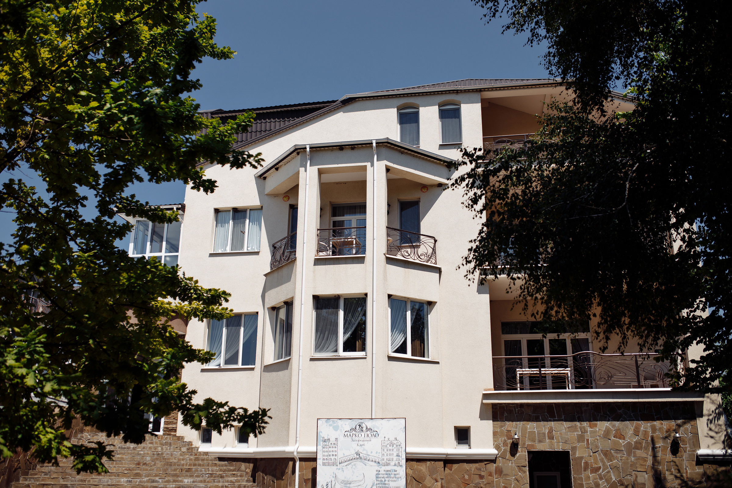 Де ТИ — там Я. Випускні фотоальбоми в Дніпрі Євген Береславський