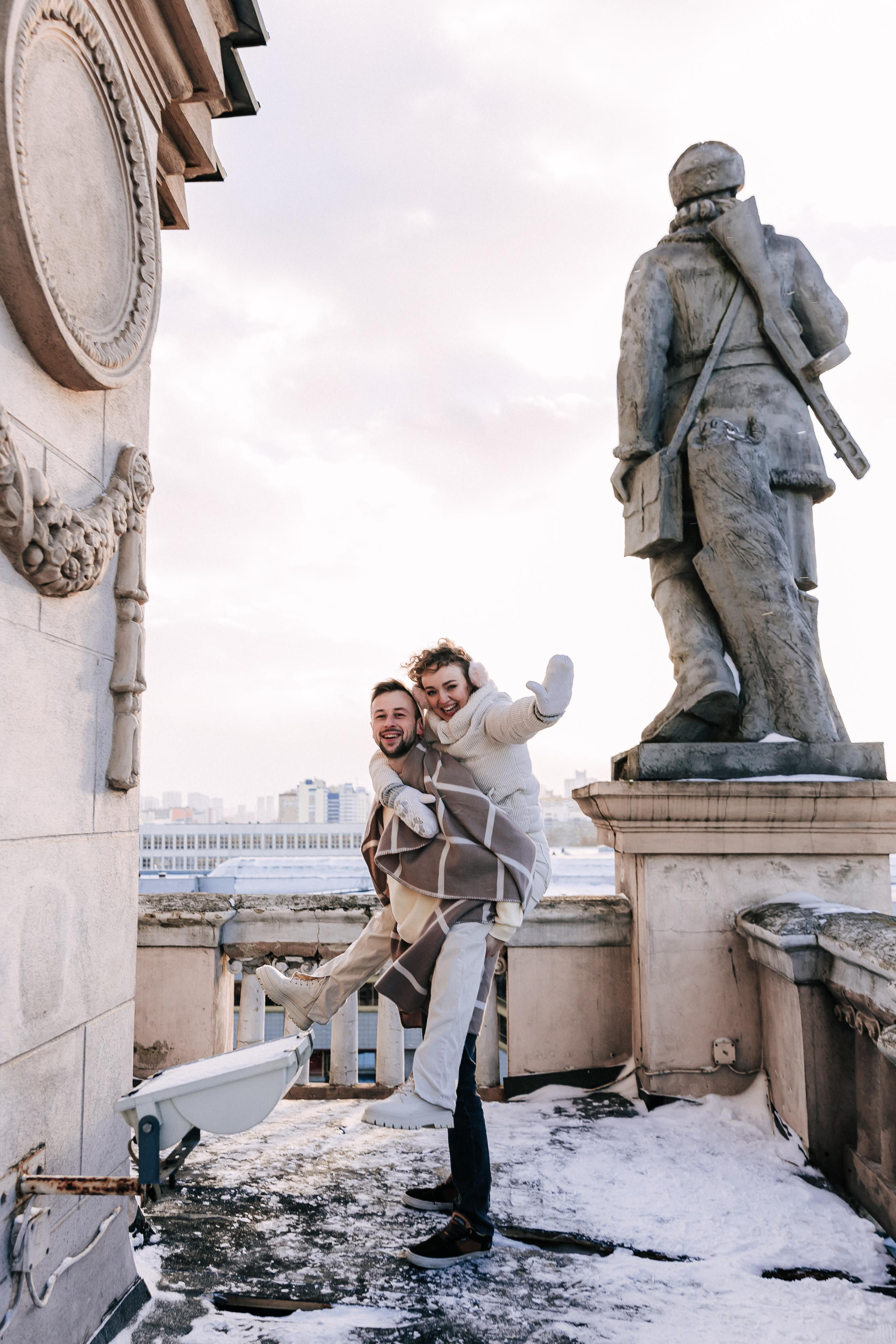 A winter fairy tale in the city center. Wedding and family photographer