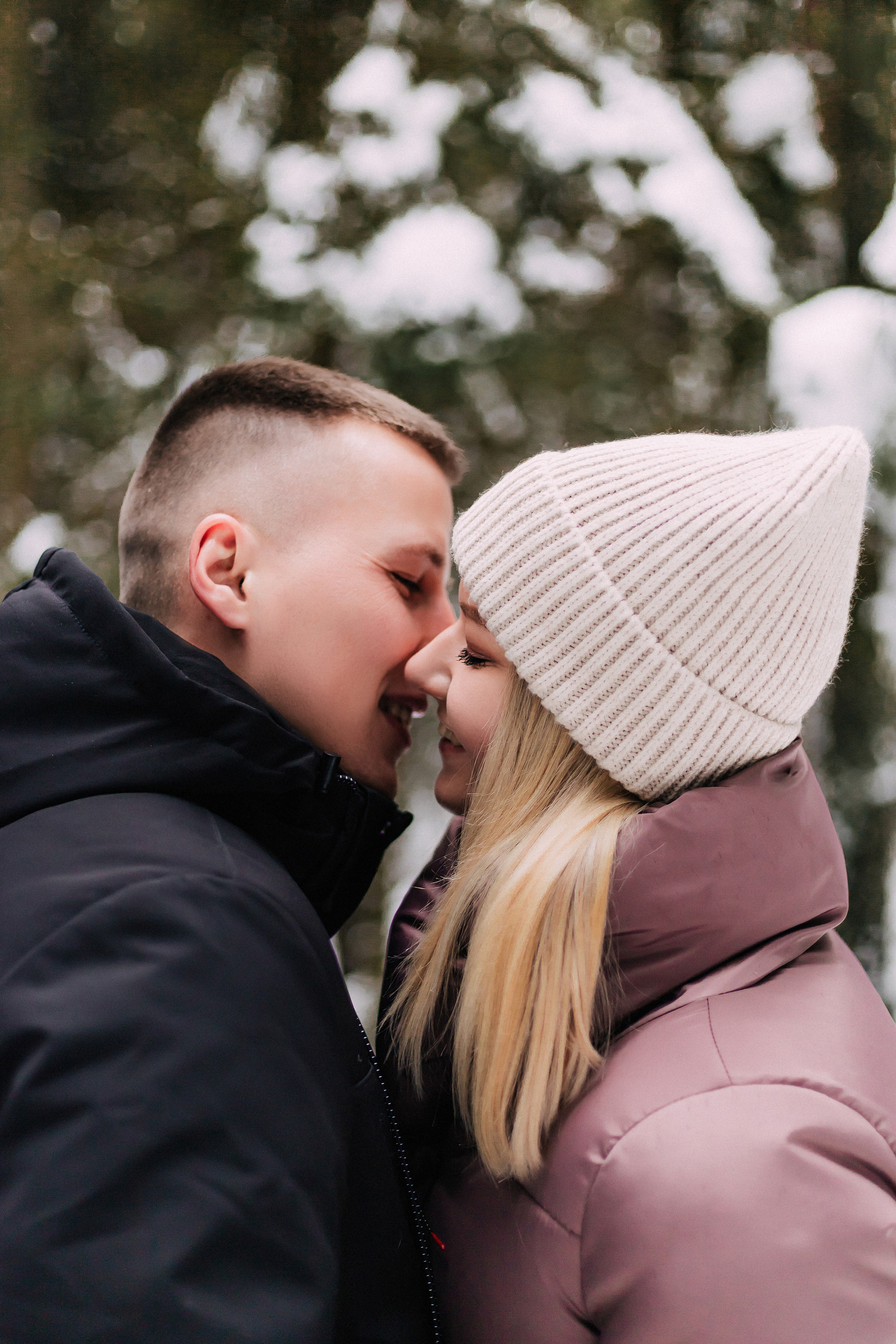 The forest story of Veronica and Sasha. Wedding and family photographer