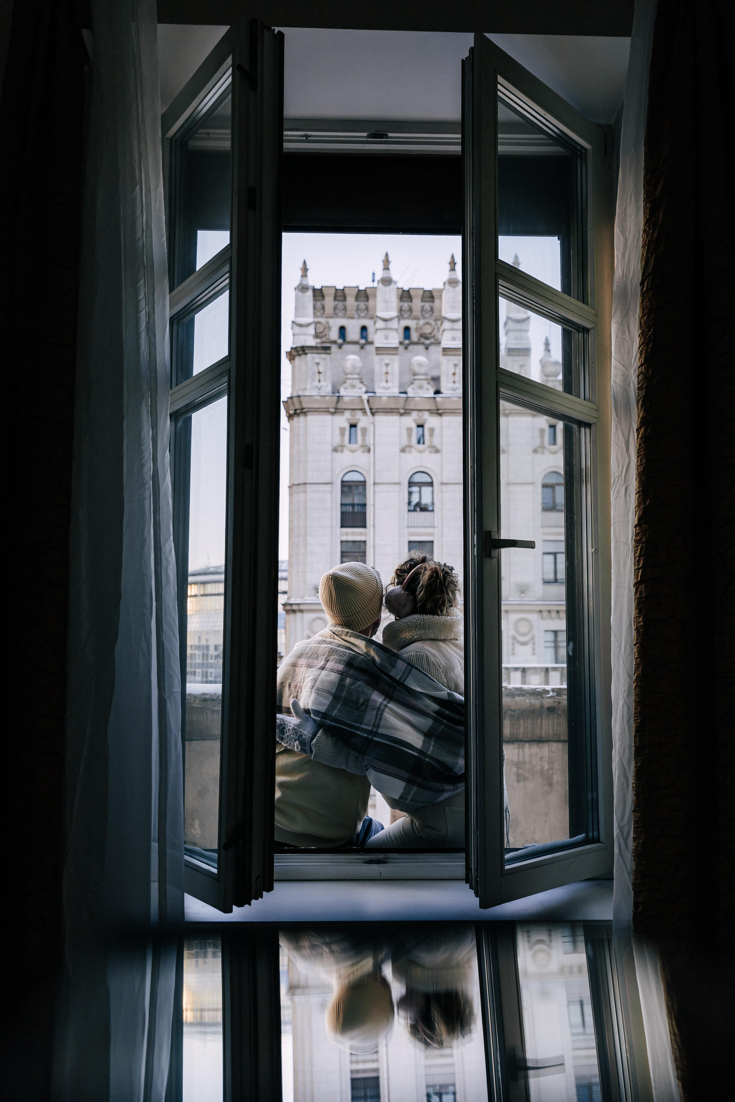 A winter fairy tale in the city center. Wedding and family photographer