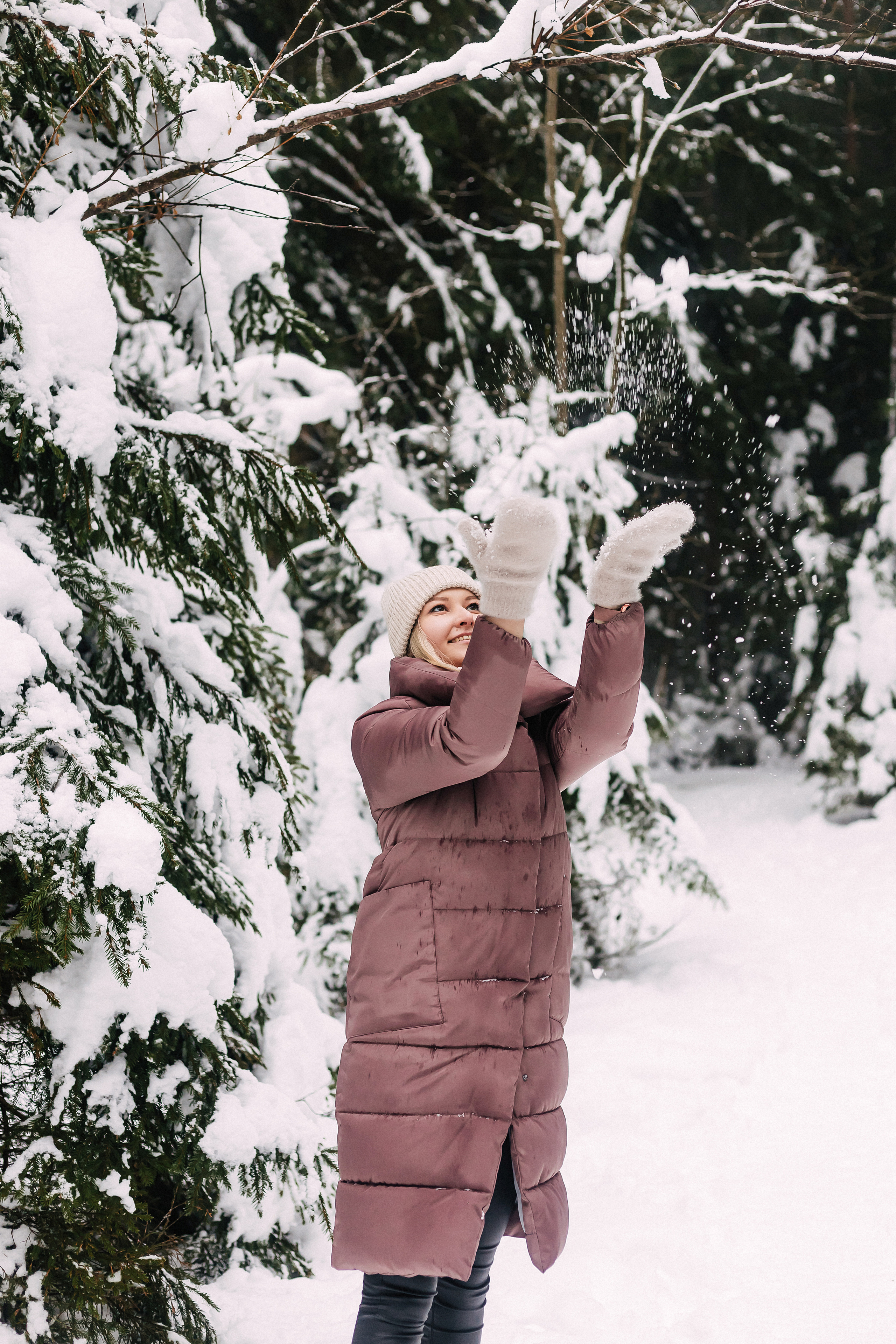 The forest story of Veronica and Sasha. Wedding and family photographer