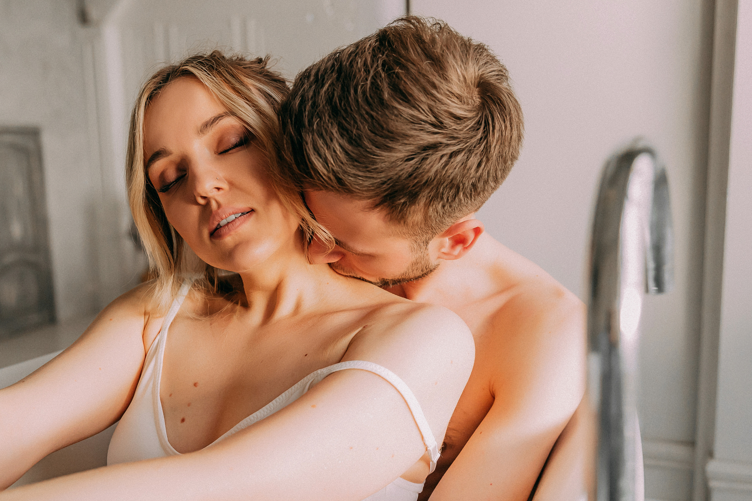 Tender and romantic shoot for a wonderful couple!. Wedding and family photographer