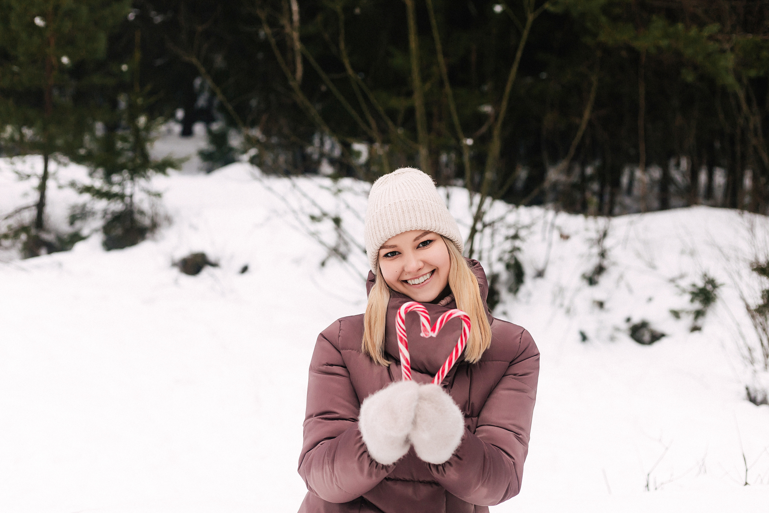 The forest story of Veronica and Sasha. Wedding and family photographer