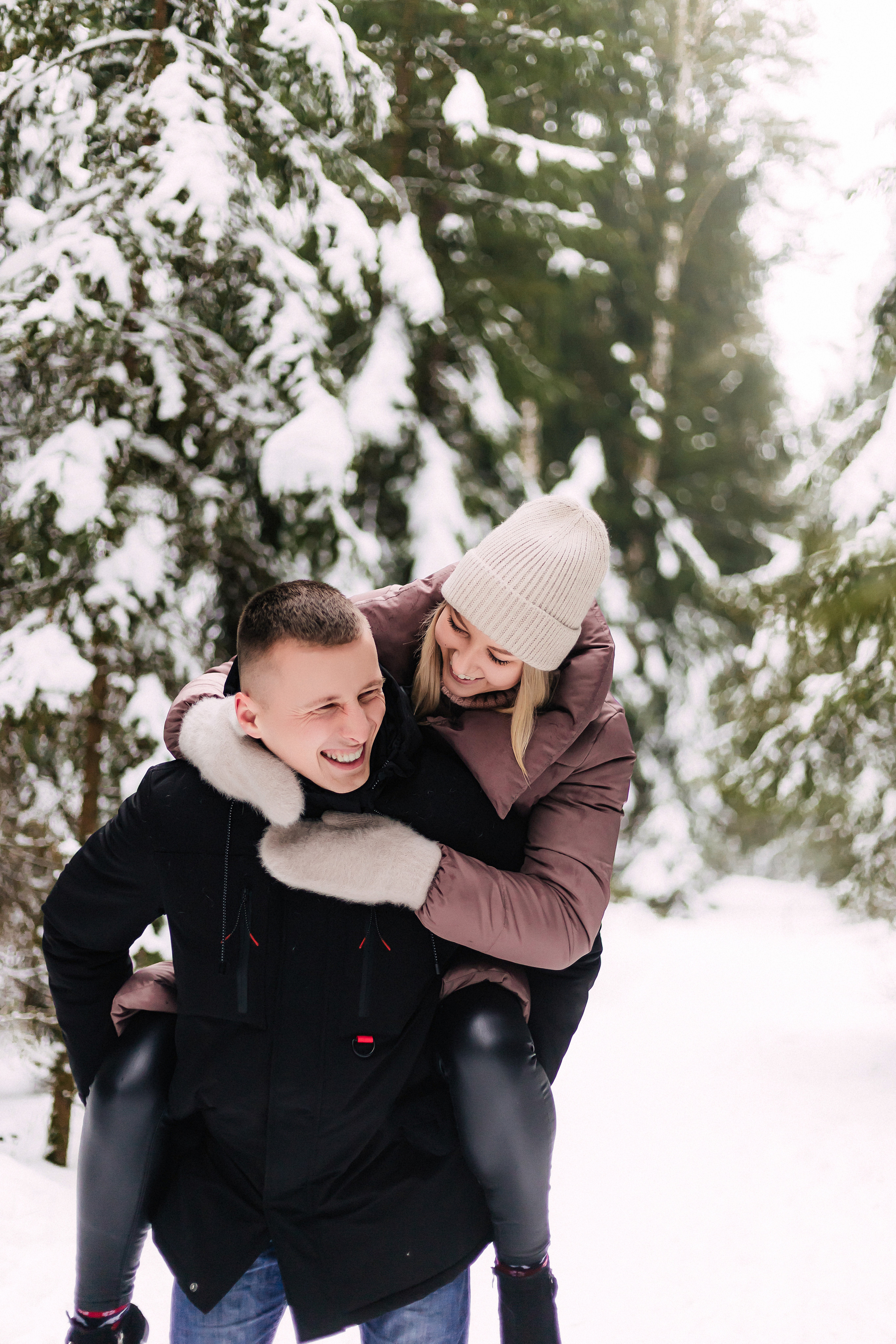 The forest story of Veronica and Sasha. Wedding and family photographer