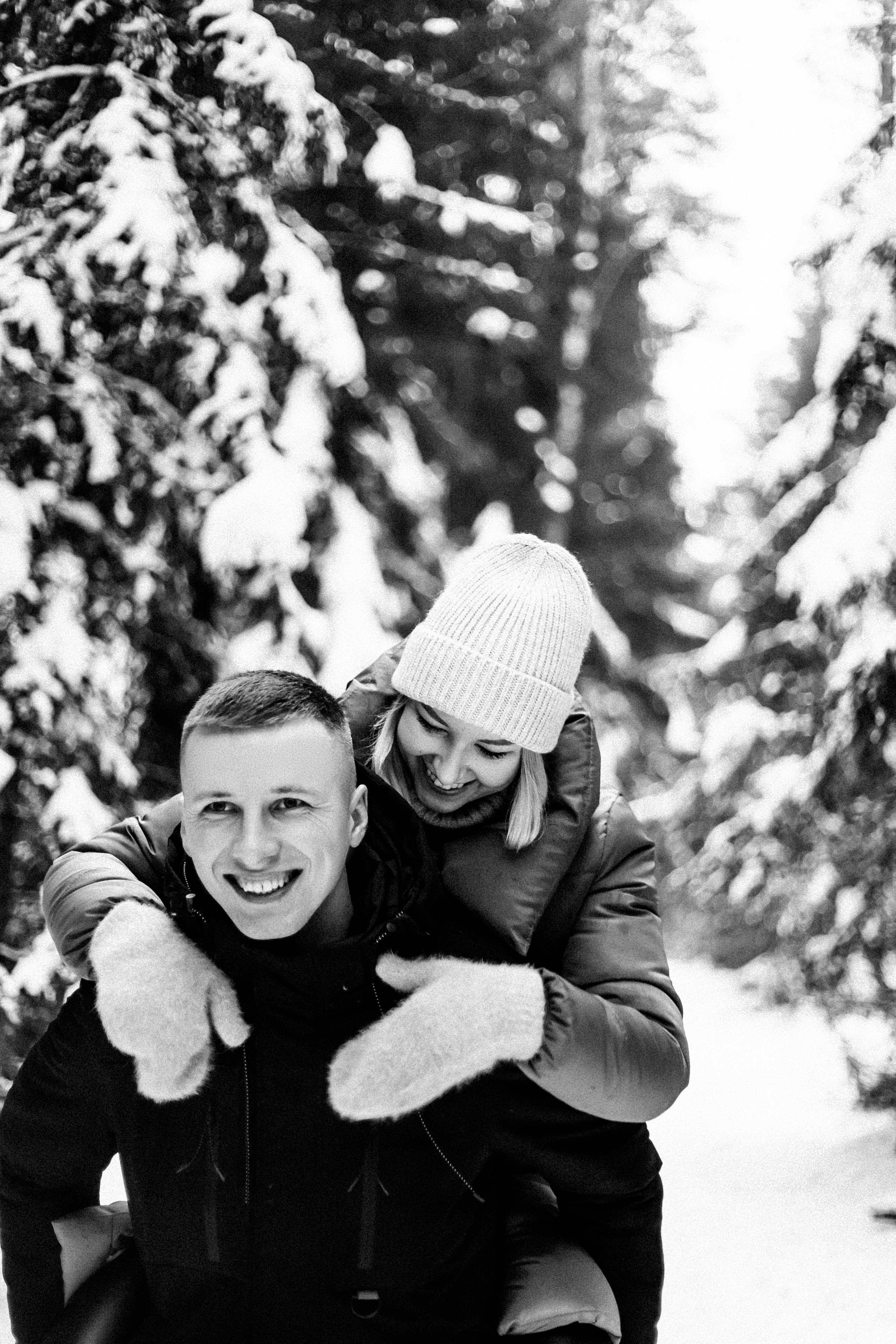 The forest story of Veronica and Sasha. Wedding and family photographer