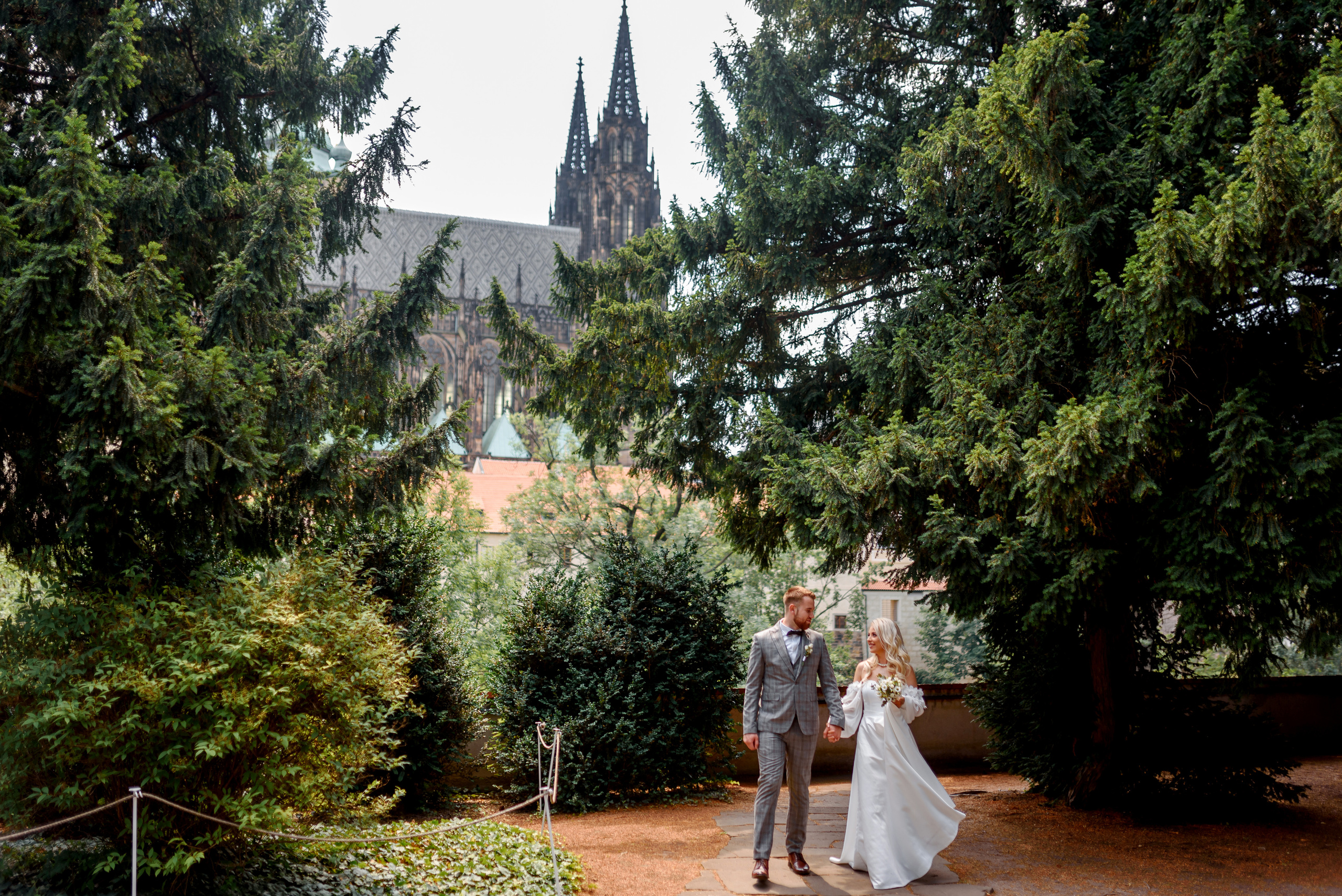 Queen garden. Wedding and family photographer