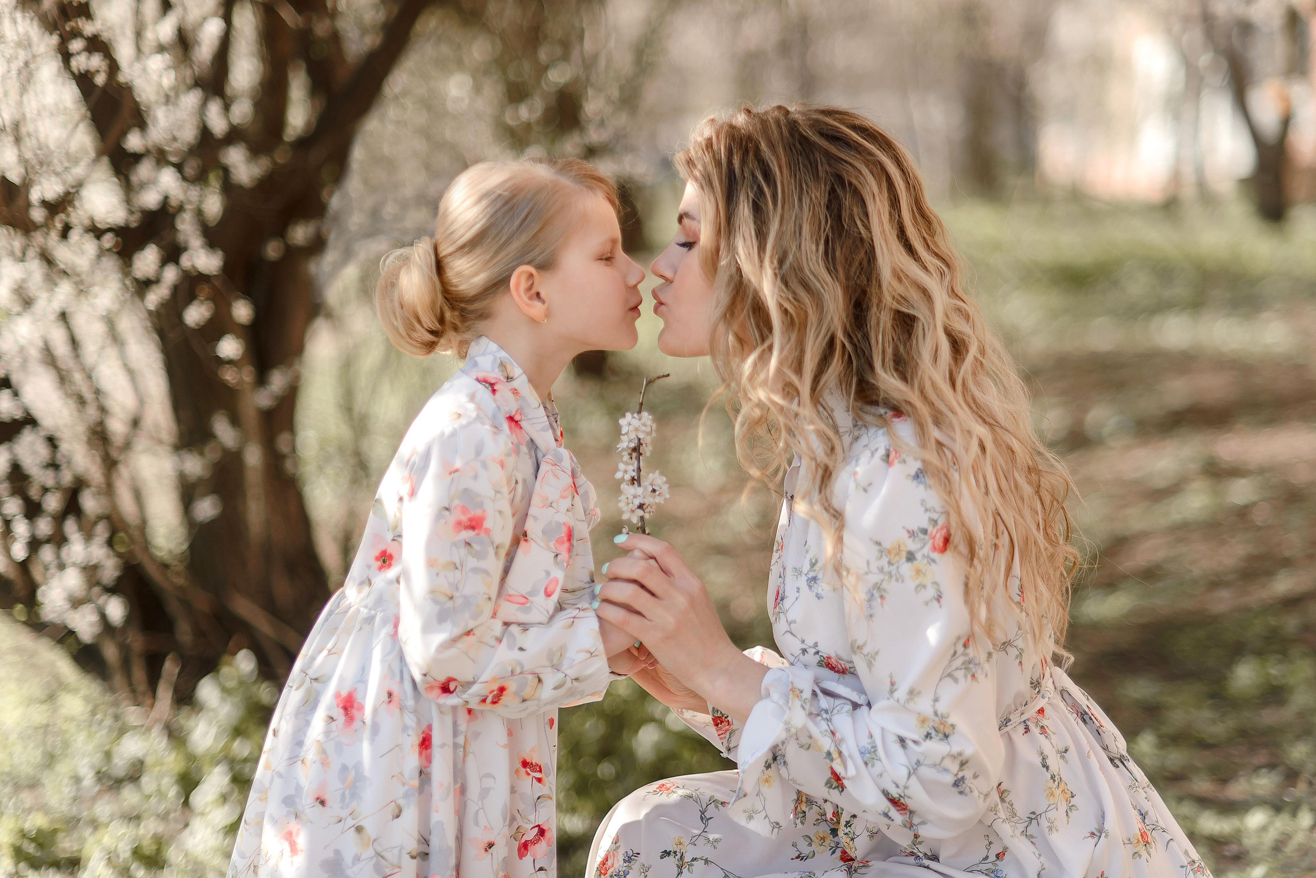 Весна, цветение. Wedding and family photographer
