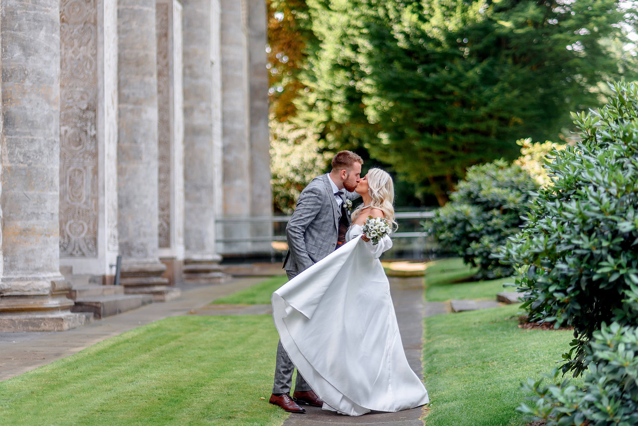 Queen garden. Wedding and family photographer
