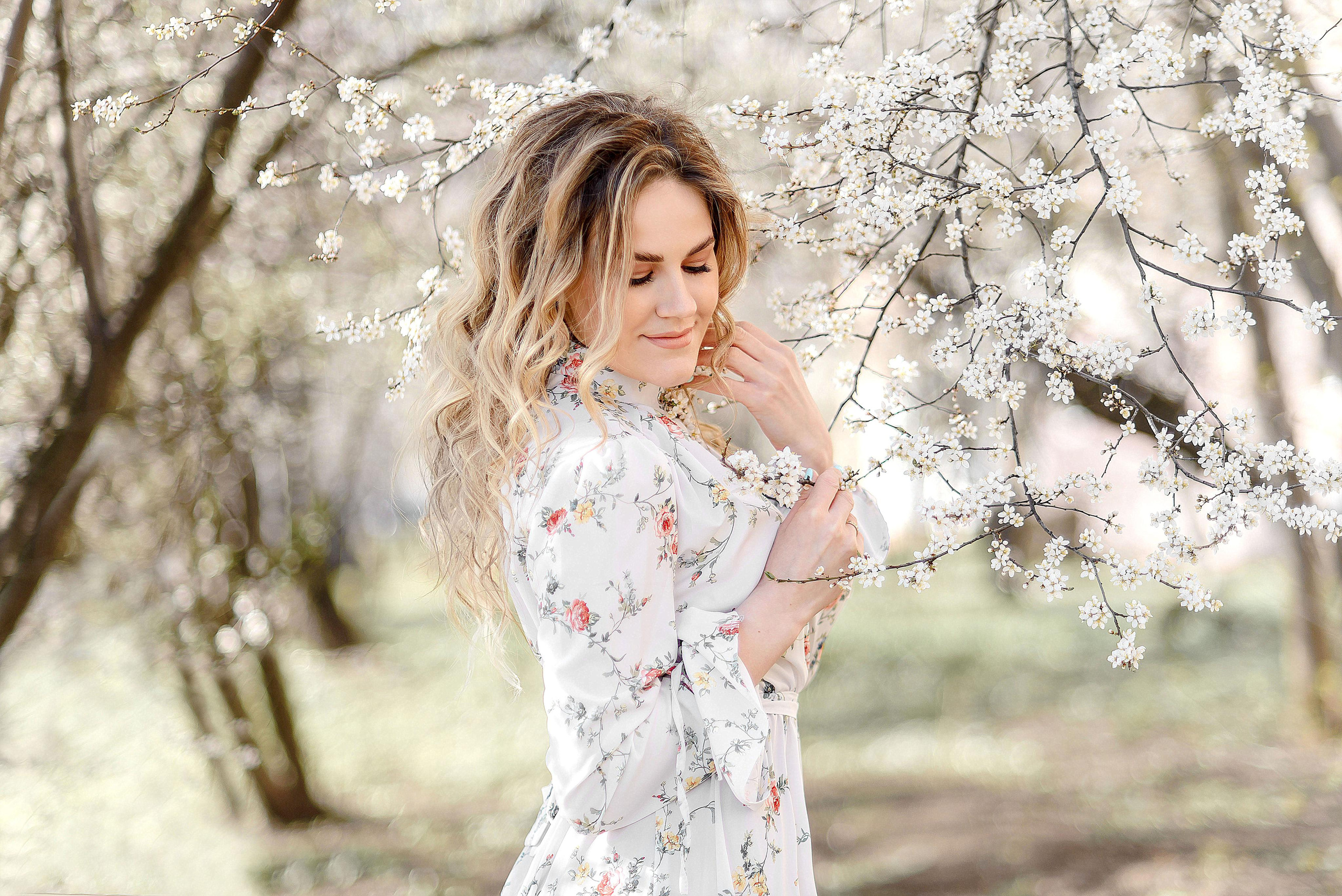 Весна, цветение. Wedding and family photographer